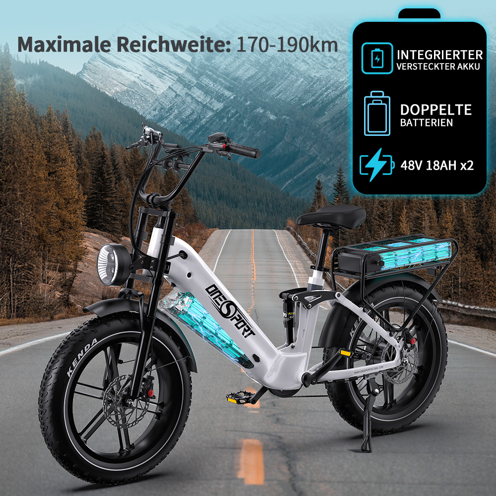 Ein weißes E-Bike mit fetten Reifen steht auf einer Straße in den Bergen.
