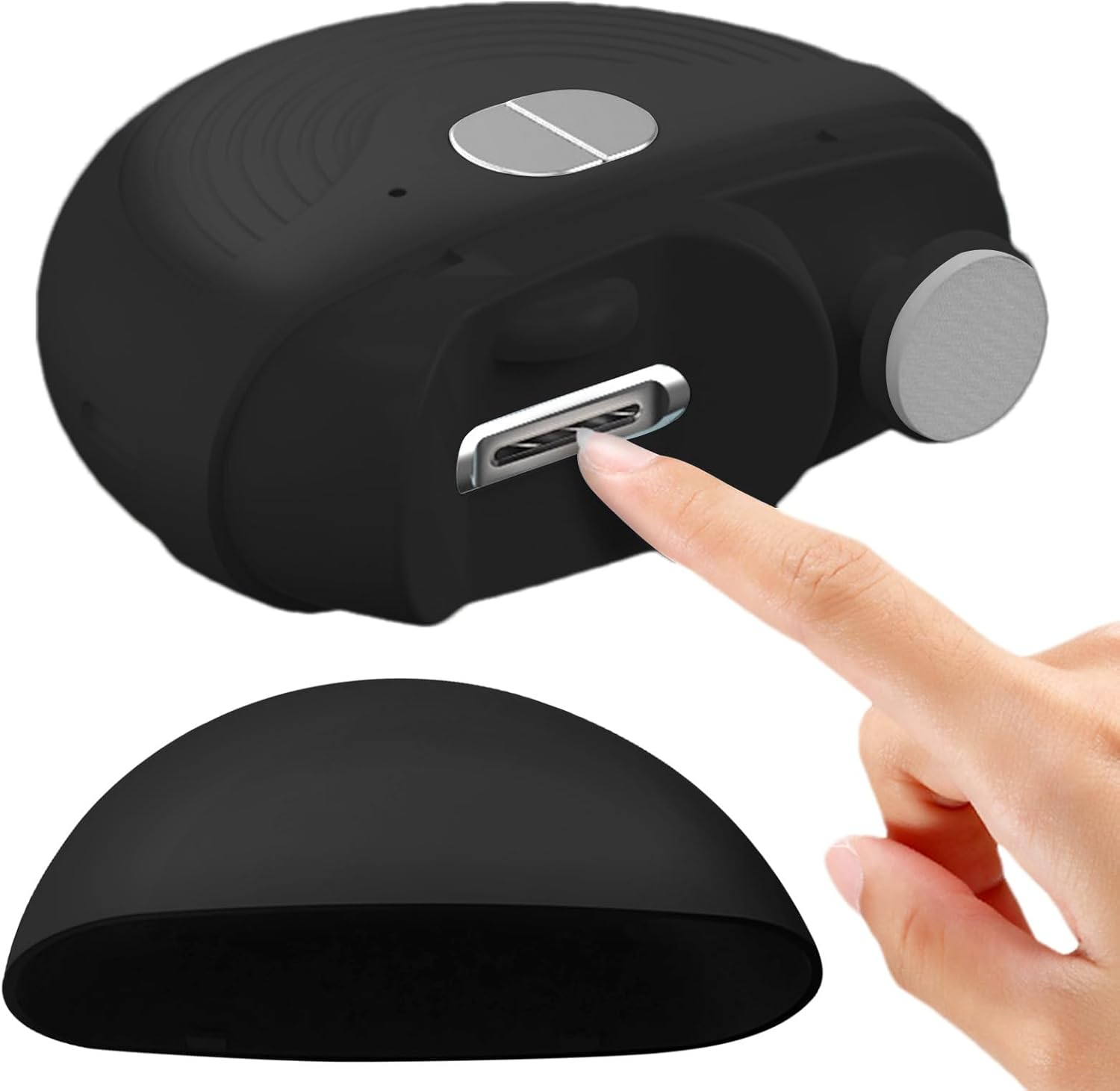 Schwarzes, rundes Gerät mit einem Finger, der einen USB-C-Anschluss berührt.