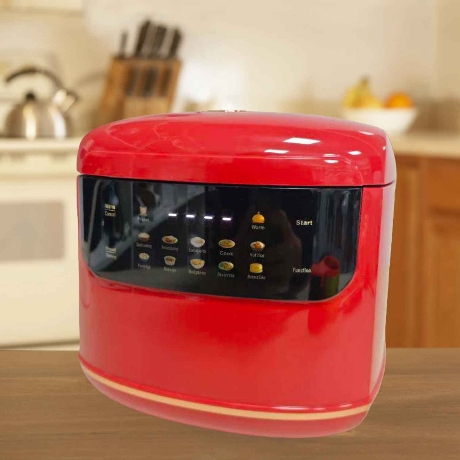 Ein roter Reiskocher mit digitalem Bedienfeld steht auf einem Holztisch.