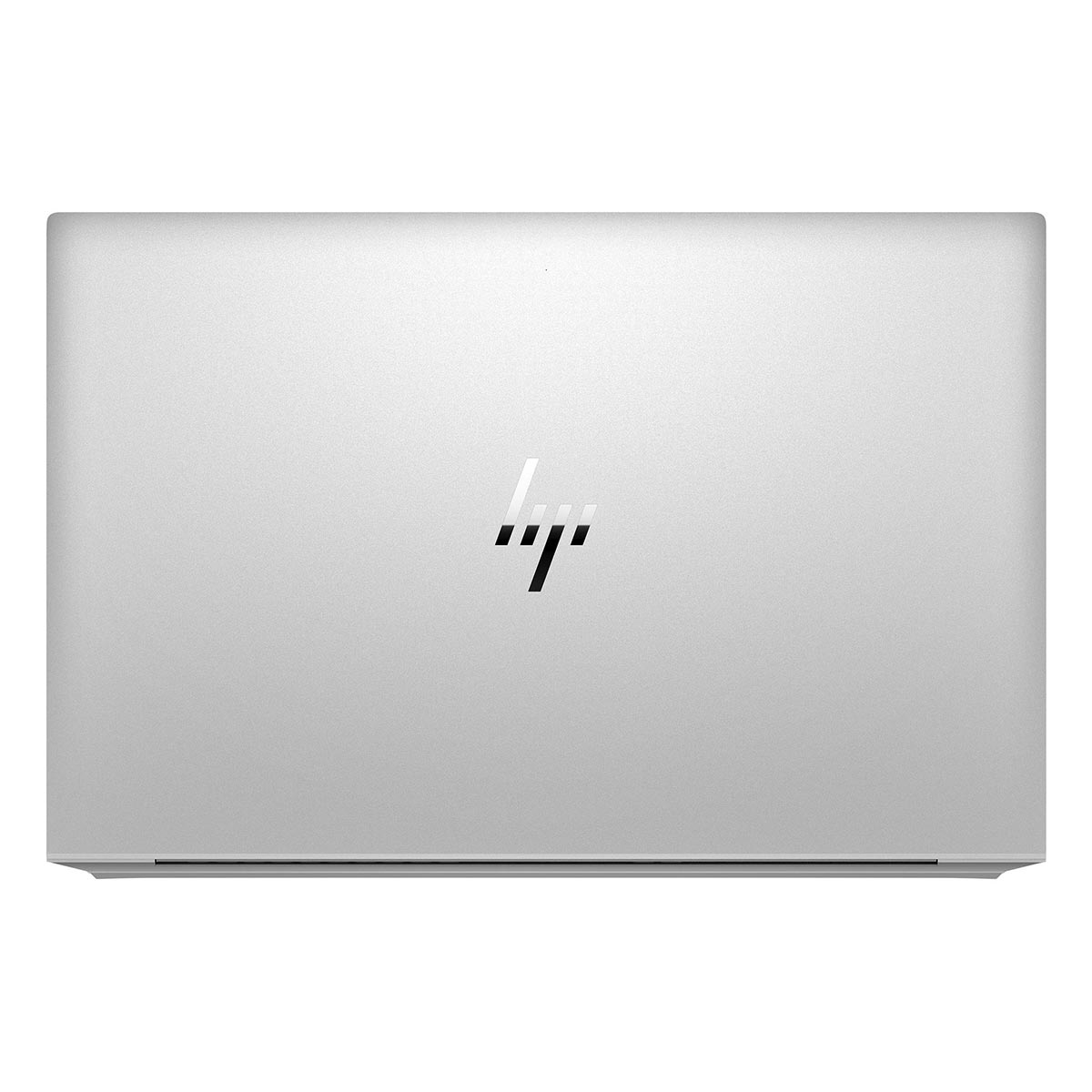 Zamknięty srebrny laptop HP z logo pośrodku, na białym tle.