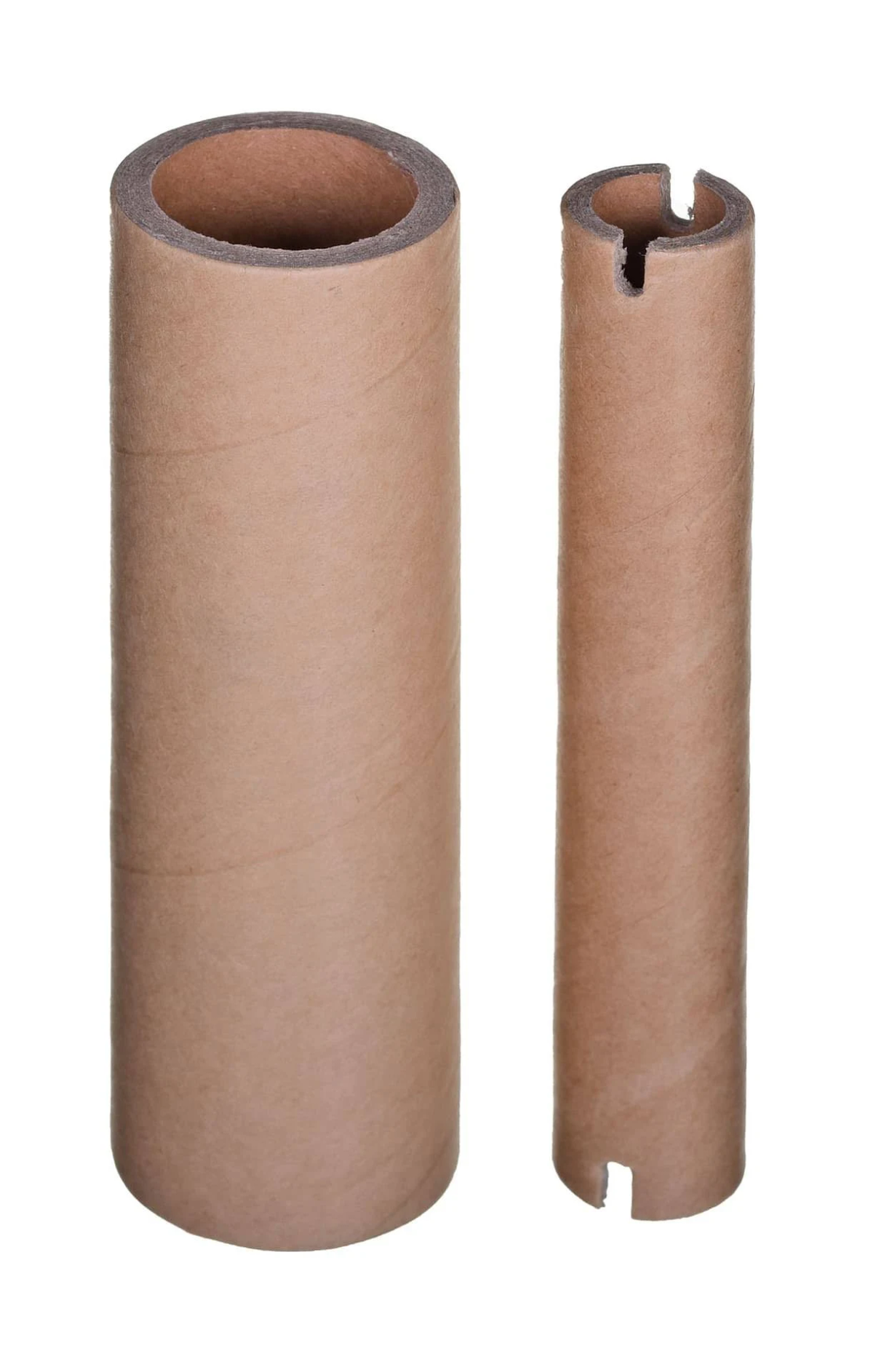 Dwie tekturowe tuby, jedna gruba, druga cienka ze szczeliną, na białym tle.