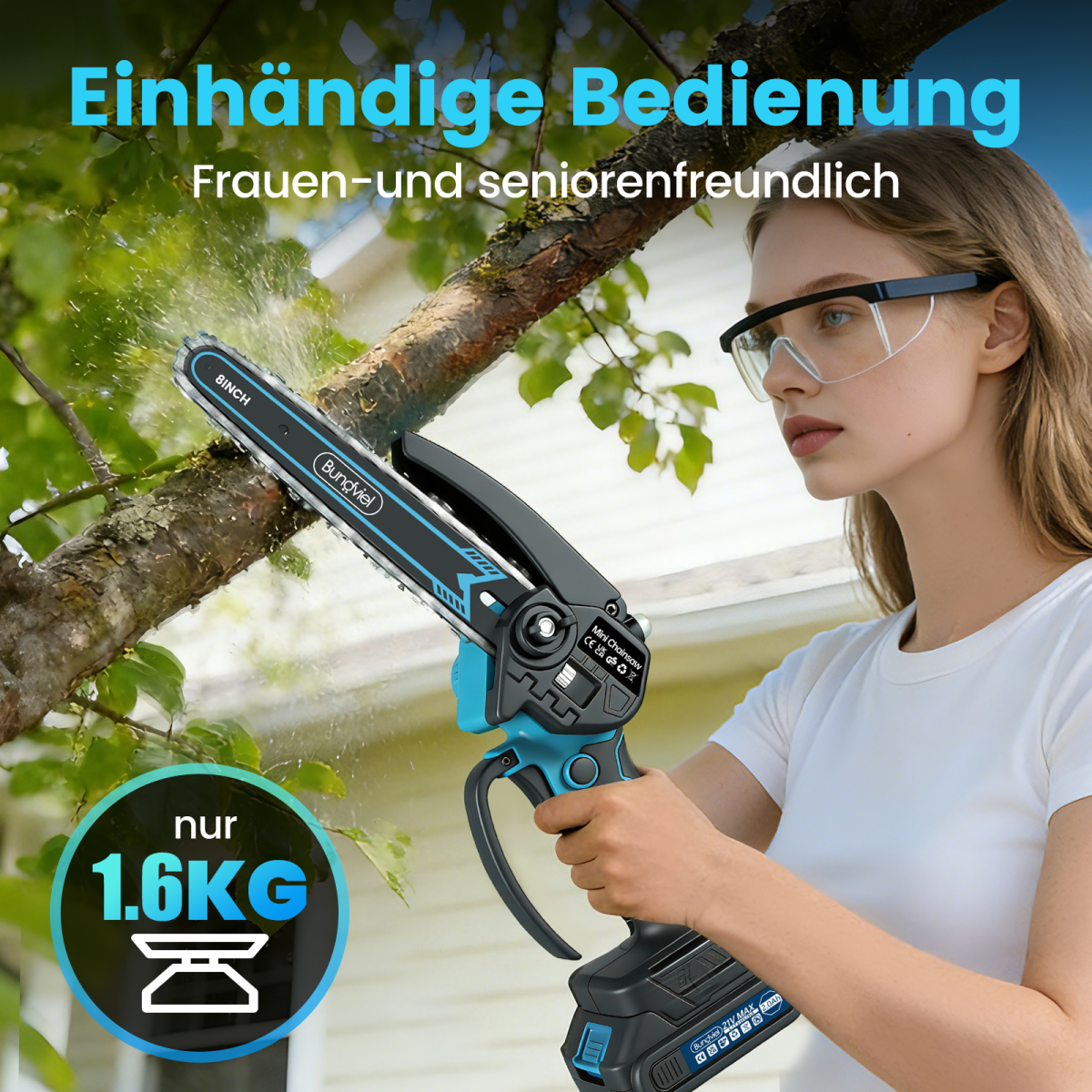 Eine Frau mit Schutzbrille benutzt eine kleine Kettensäge an einem Ast.