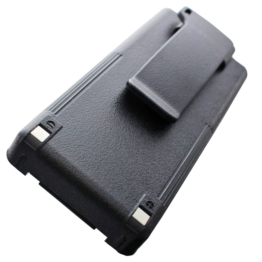 Schwarzer Akku mit Gürtelclip, Nahaufnahme.