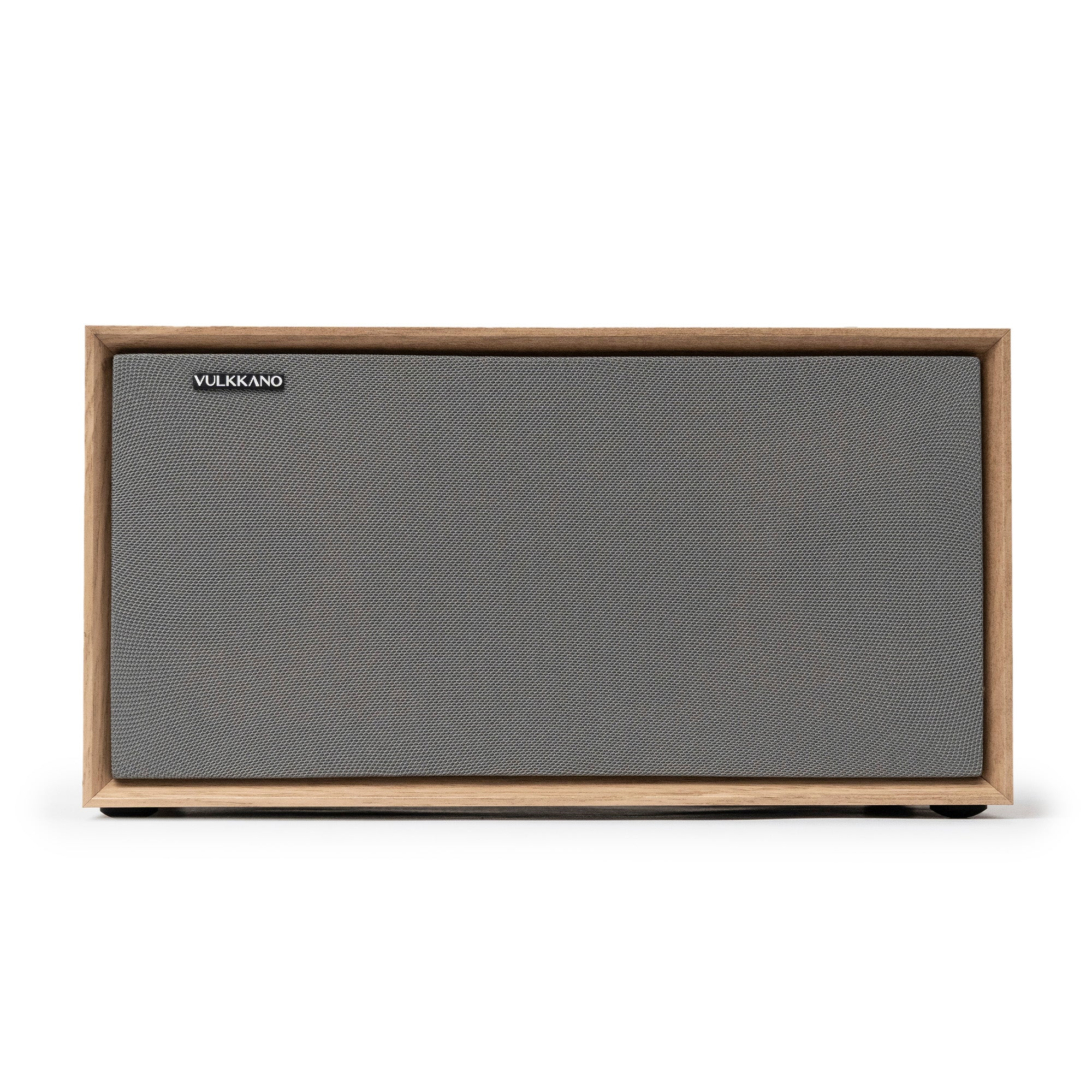 Un altavoz rectangular con marco de madera y cubierta de tela gris.