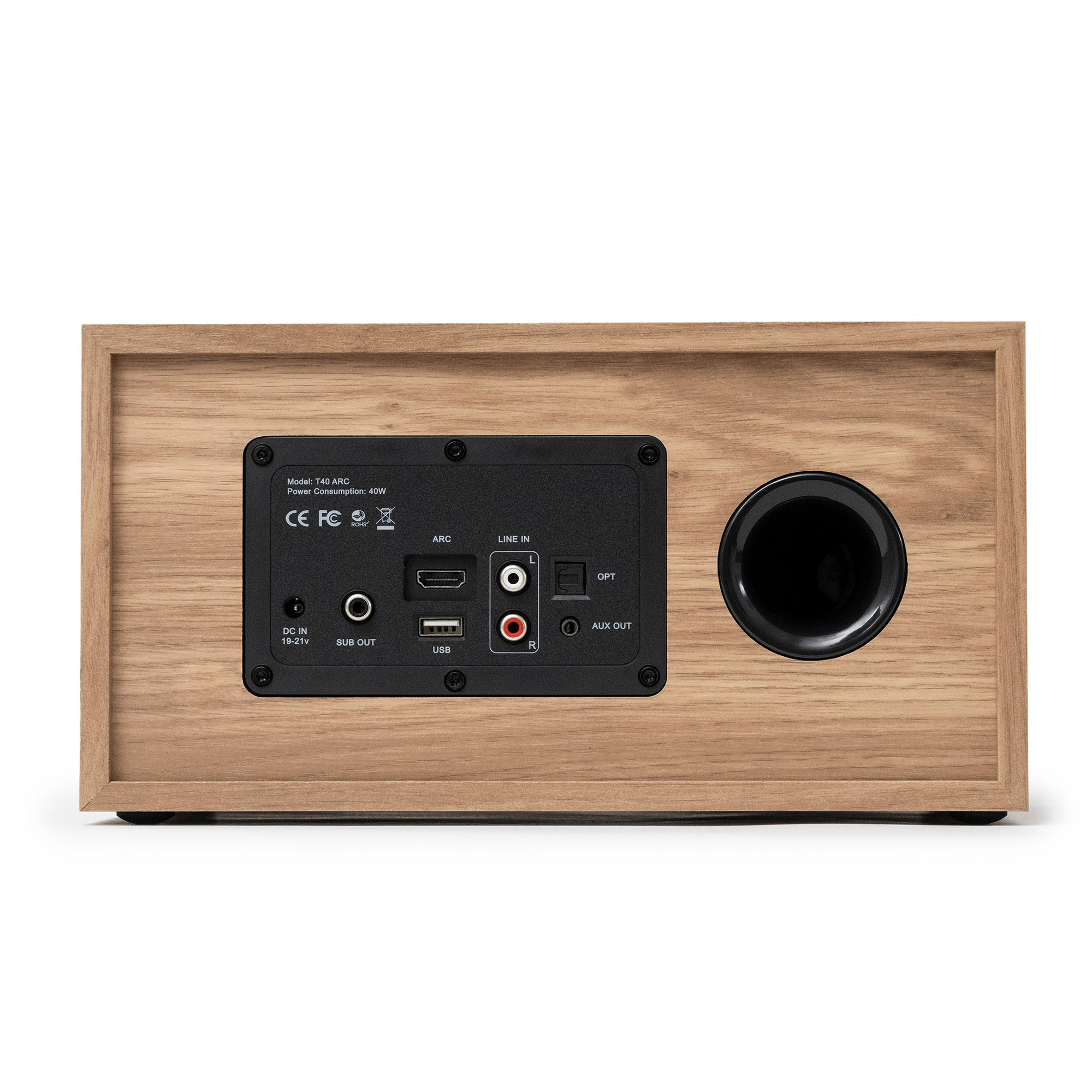 Reverso de altavoz de madera con puertos: DC IN, SUB OUT, USB, ARC, LINE IN, OPT, AUX OUT.