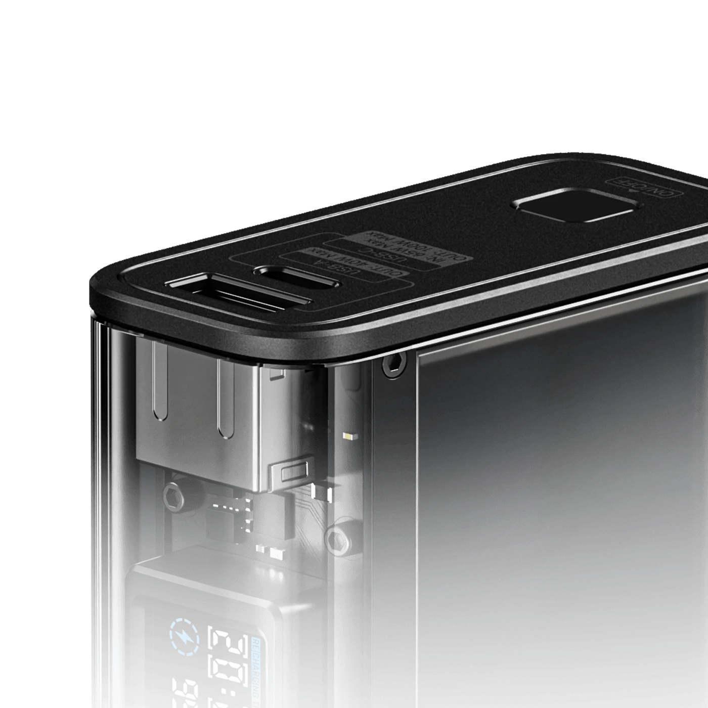 Batterie externe noire avec boîtier transparent montrant les ports USB et l'écran.