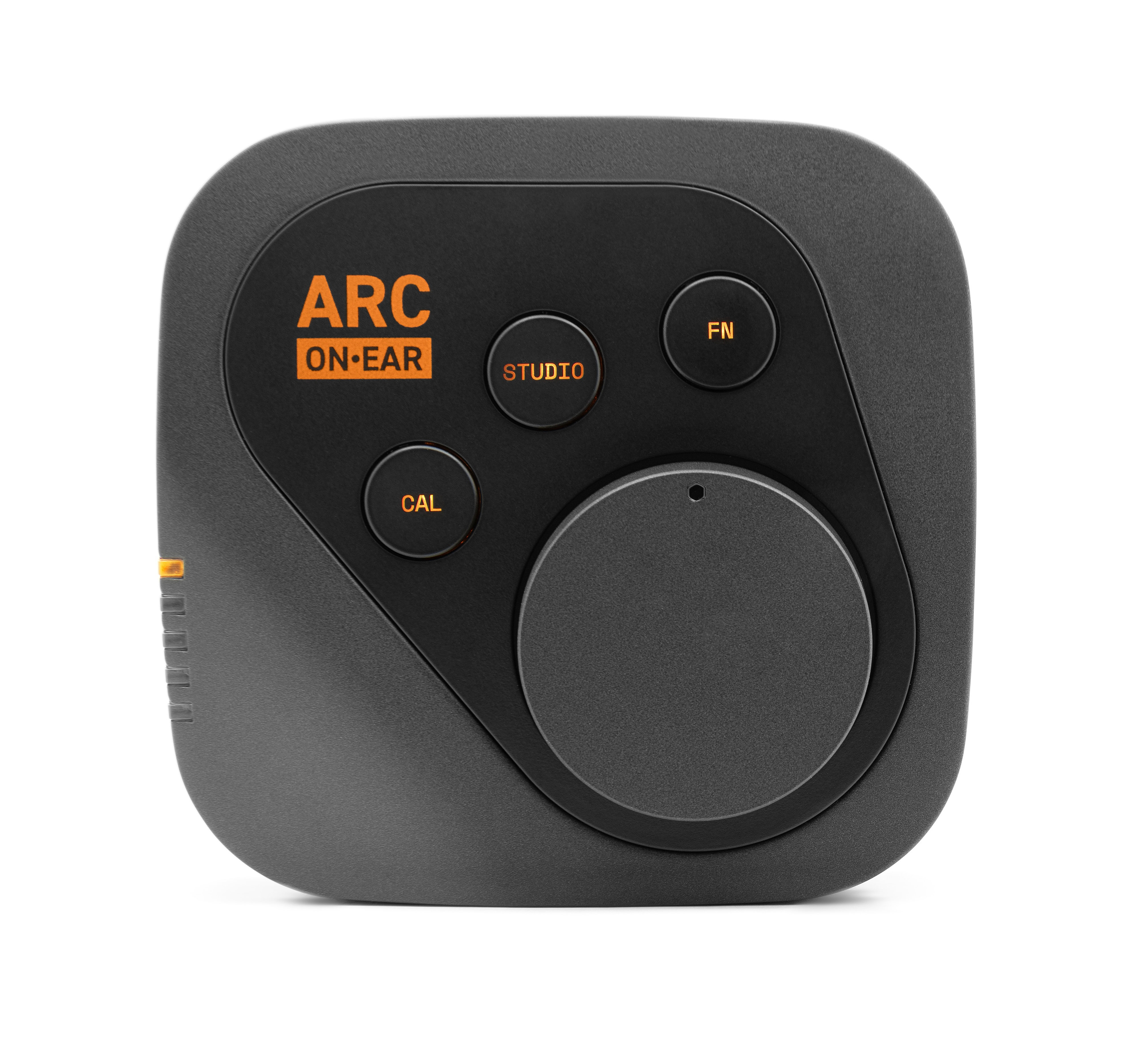 Dispositivo audio nero con pulsanti arancioni e quadrante.