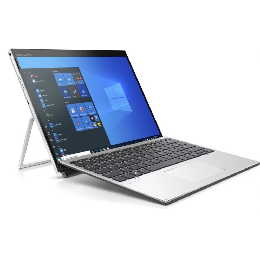 Un portátil plateado con su soporte desplegado y teclado iluminado.