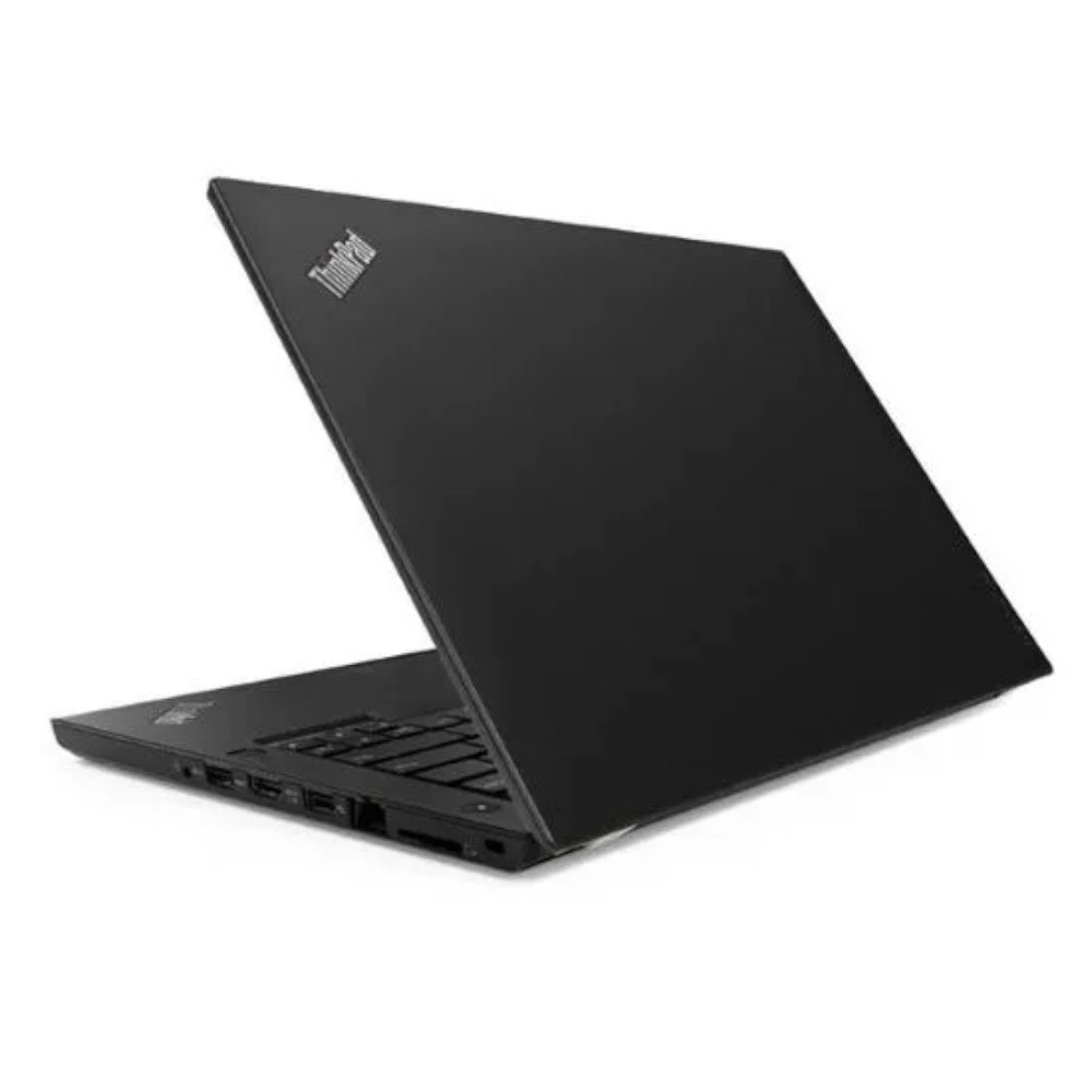 Un ordinateur portable noir fermé avec le logo ThinkPad sur son capot.