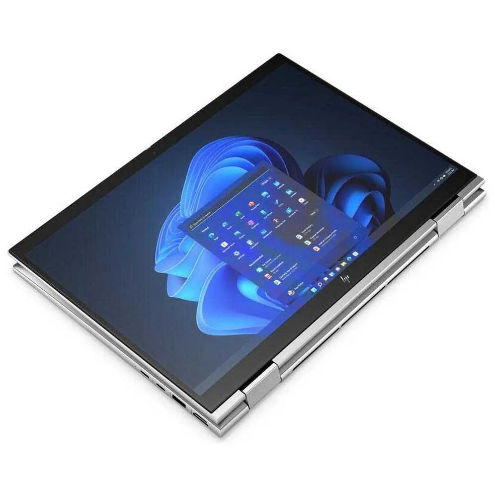 Un portátil HP plateado abierto que muestra el fondo de pantalla de Windows 11 y aplicaciones abiertas.