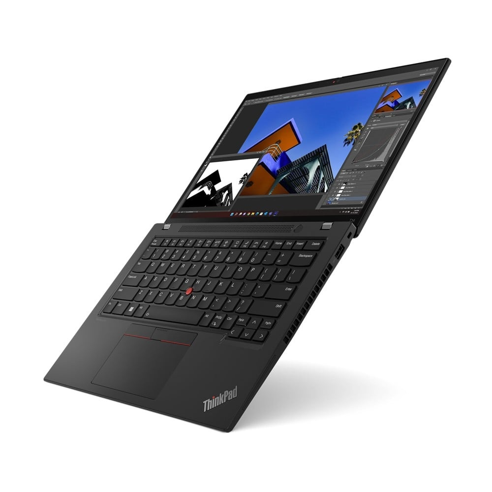 Ordinateur portable noir ThinkPad ouvert, montrant clavier et écran avec images architecturales.