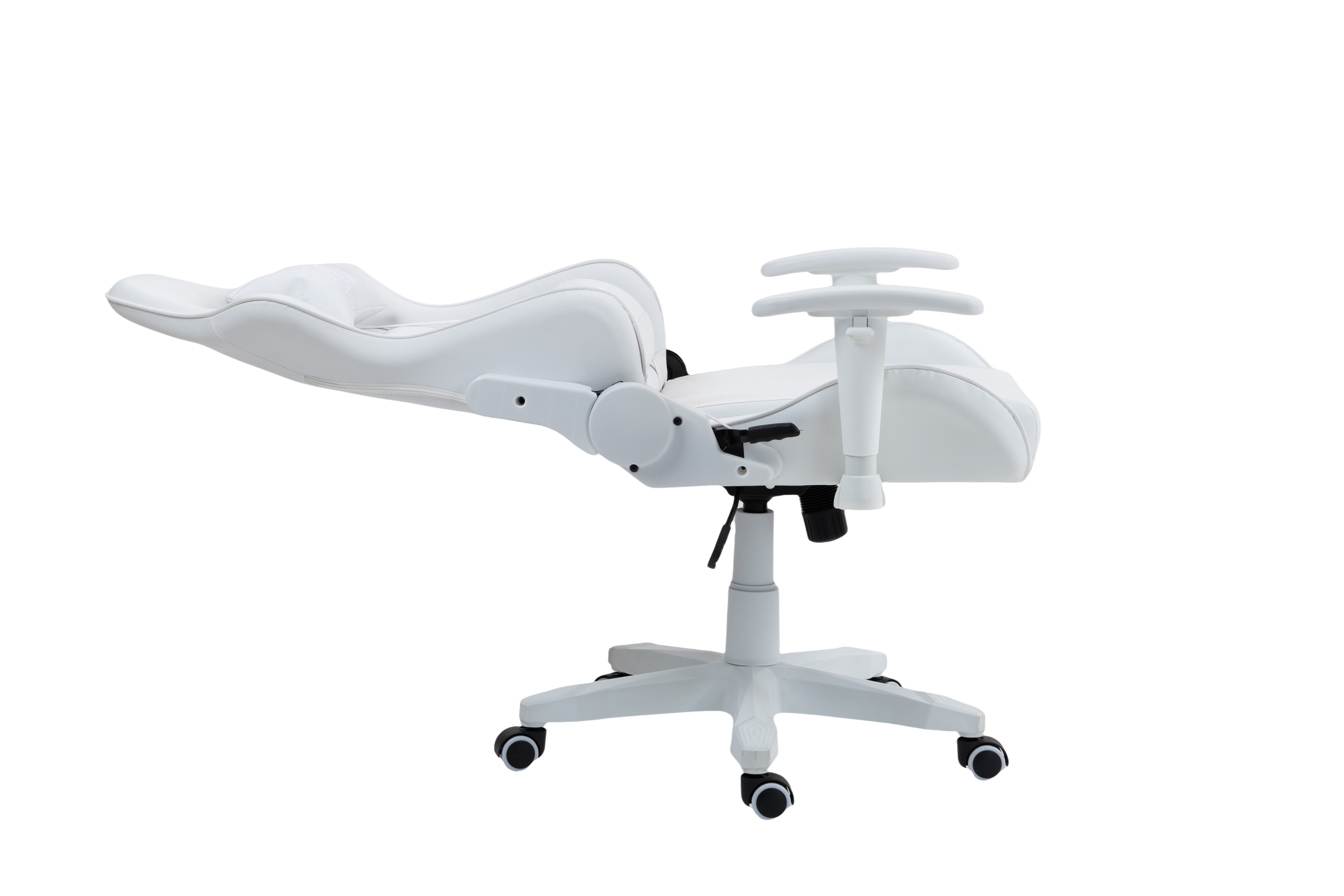 Białe krzesło gamingowe z regulowanymi podłokietnikami i kółkami.