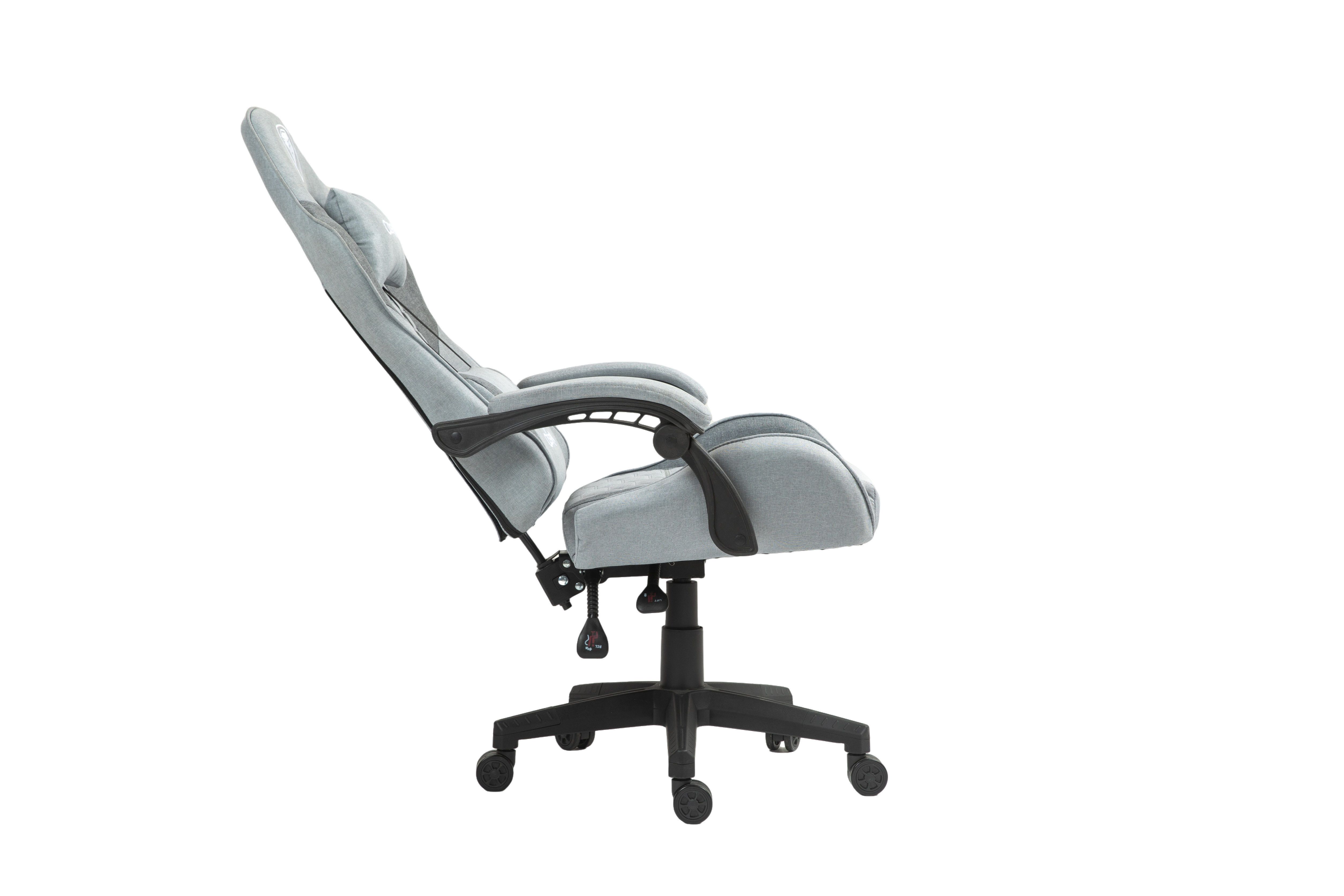 Szare krzesło biurowe z kółkami i regulowanym oparciem na białym tle.