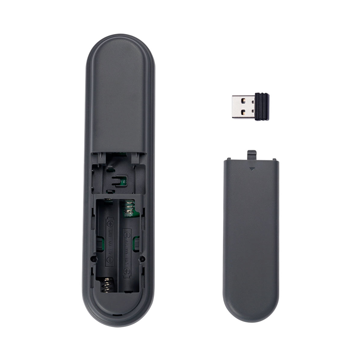 Un cuerpo de control remoto gris sin baterías, una tapa y un dongle USB.