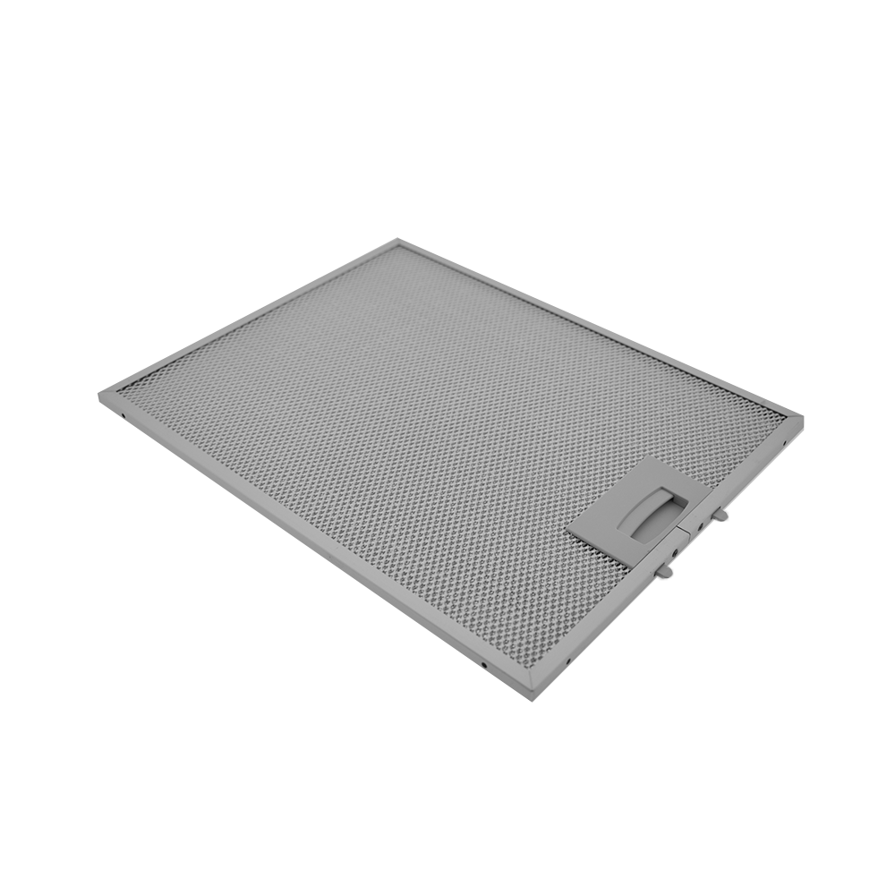 Ein grauer Metallfilter mit Griff für eine Dunstabzugshaube.