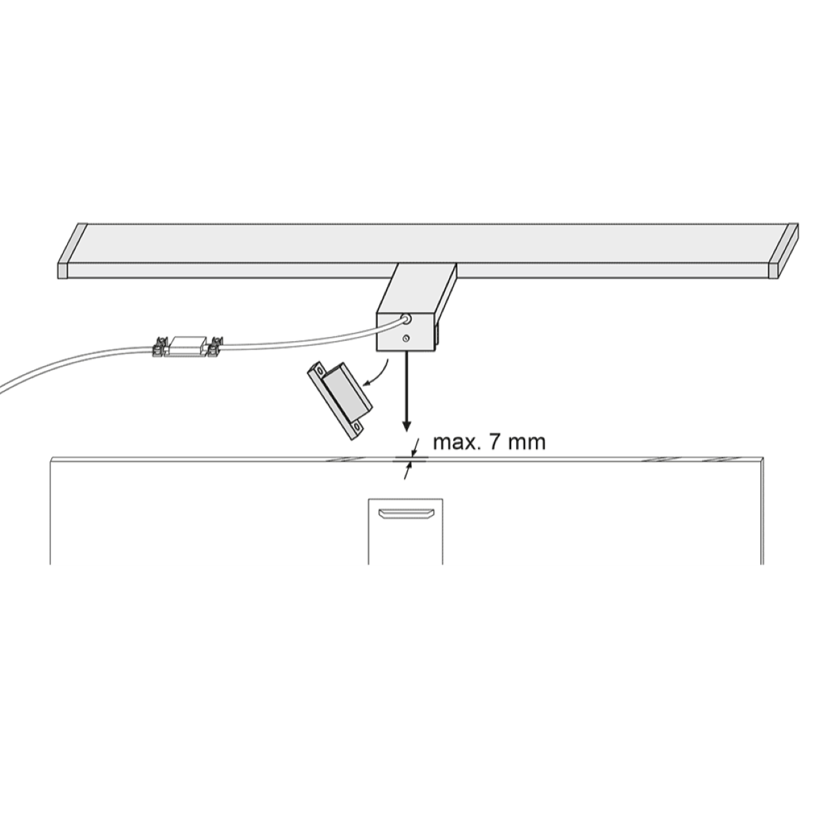 Montageanleitung: Halterung an Decke, max. 7 mm Abstand zur Leiste.