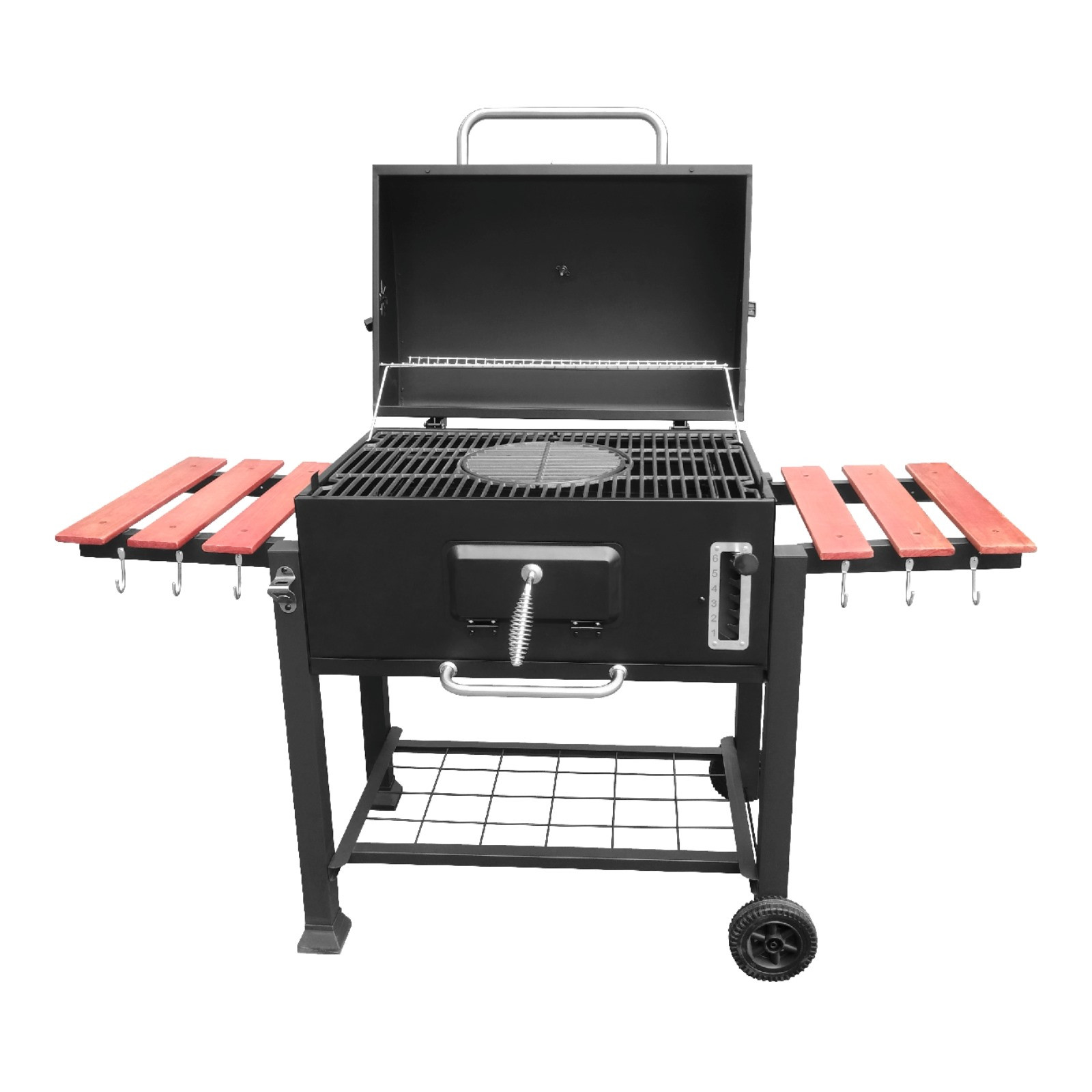 Czarny grill węglowy z otwartą pokrywą i drewnianymi półkami.