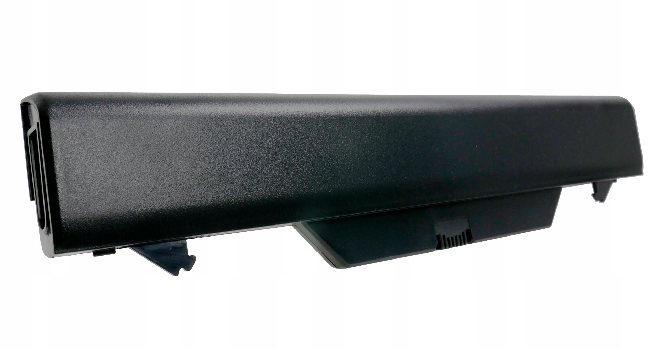 Czarny prostokątny obiekt z zaokrąglonymi rogami, na białym tle.