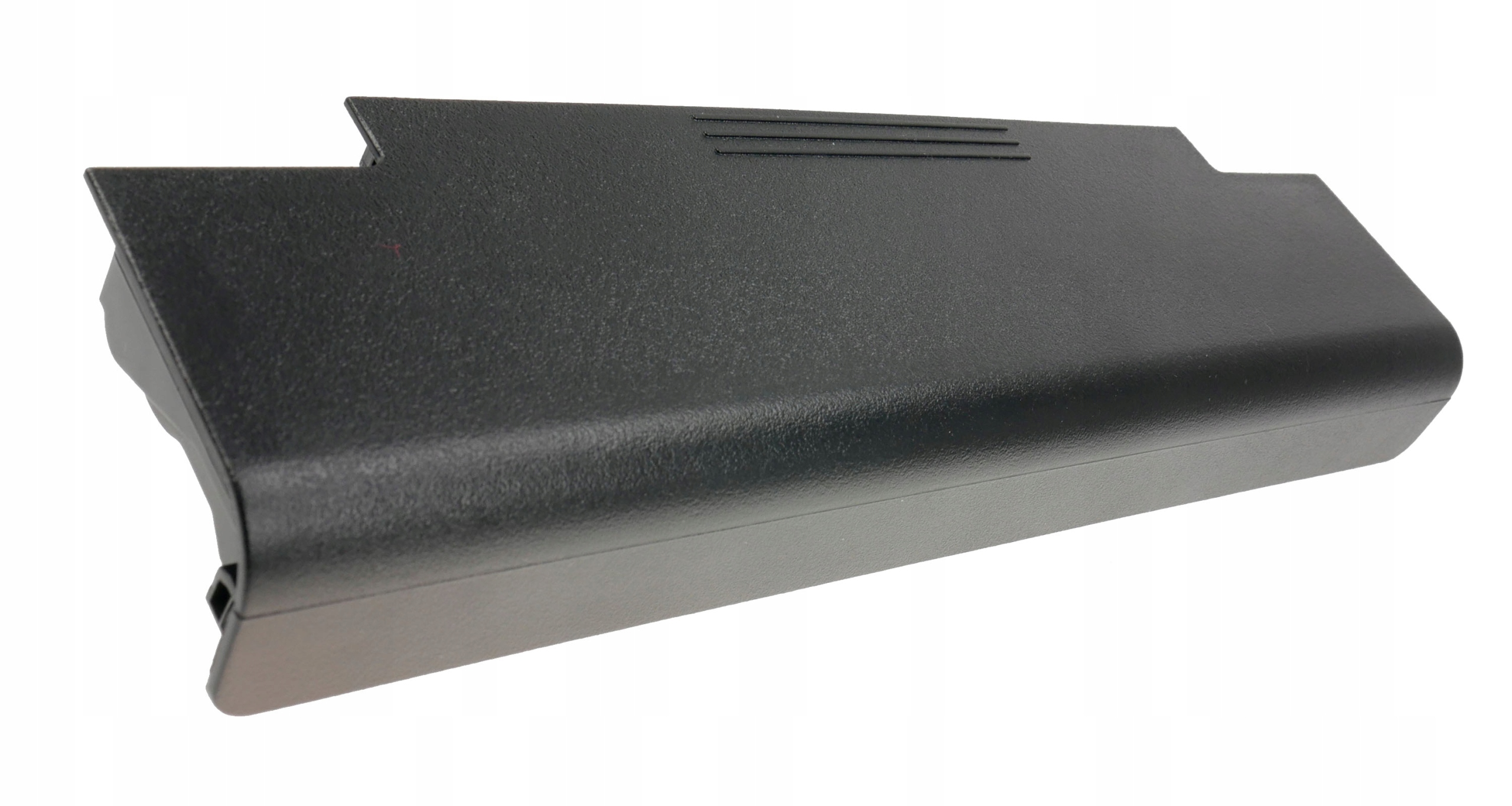 Czarna bateria do laptopa z teksturowaną obudową i liniami wentylacyjnymi.