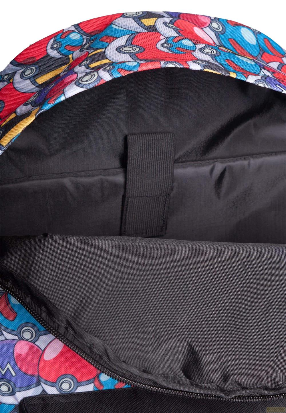 Rucksack-Innenraum mit Pokeball-Muster und schwarzem Stoff.