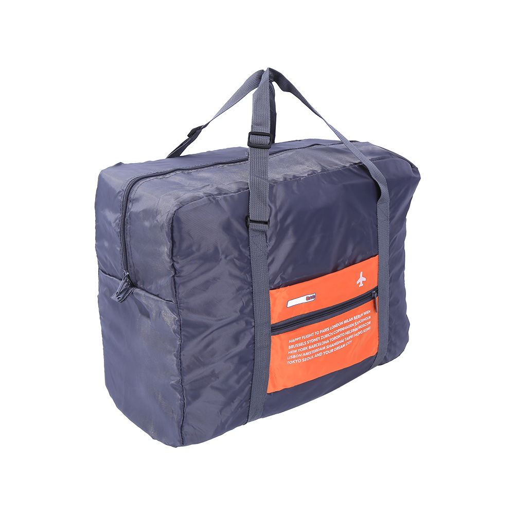 Eine marineblaue Reisetasche mit einer orangen Fronttasche, die Flugziele anzeigt.