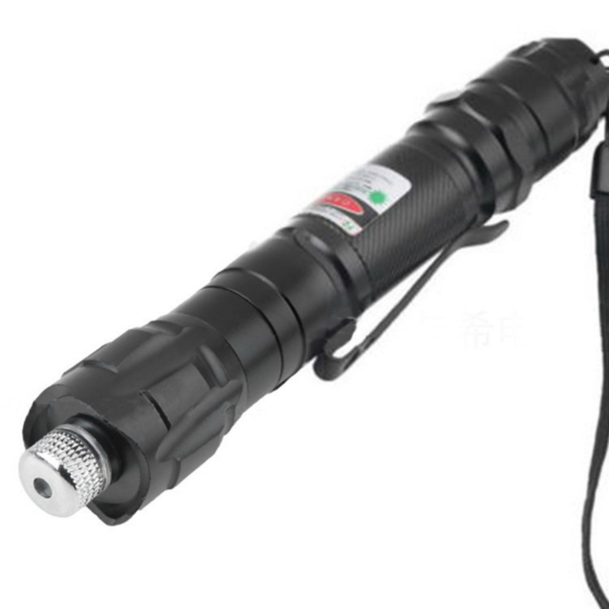 Schwarzer Laserpointer mit silberner Spitze und Clip. Weiße und rote Etiketten.
