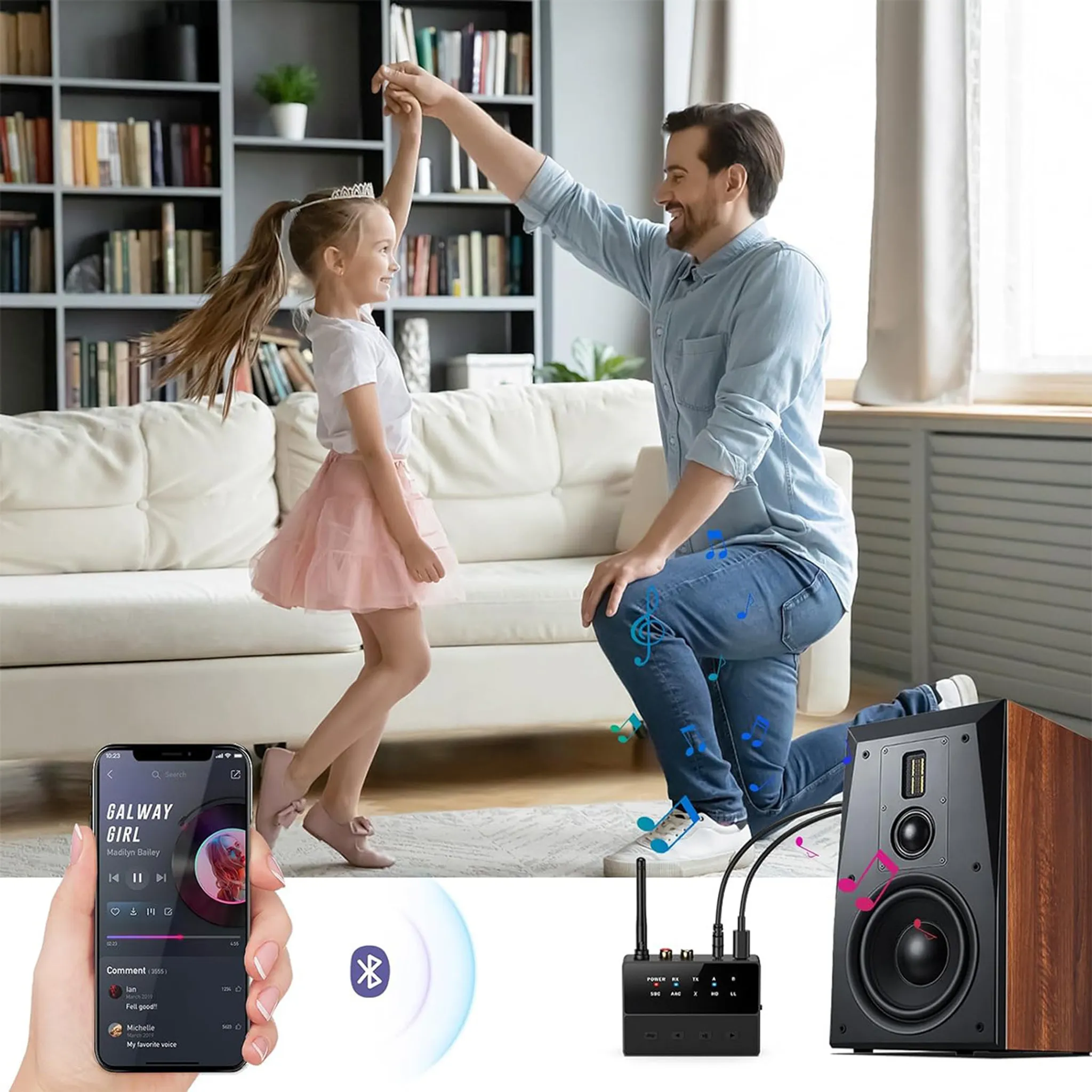 Vater und Tochter tanzen im Wohnzimmer, daneben ein Smartphone und ein Lautsprecher.