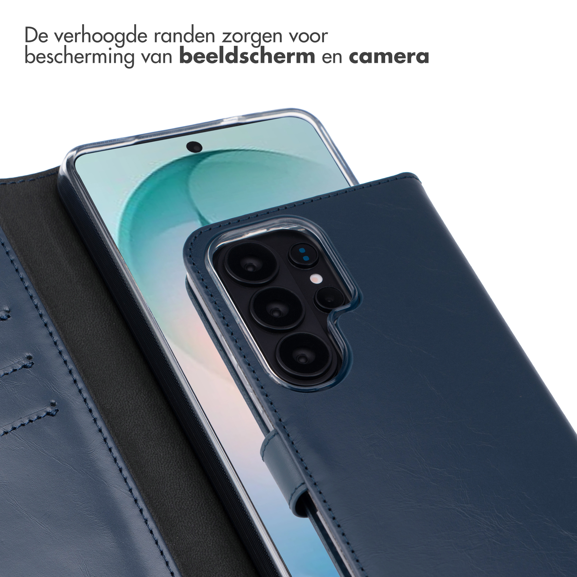 Donkerblauwe telefoonhoes met verhoogde randen voor scherm- en camerabescherming.