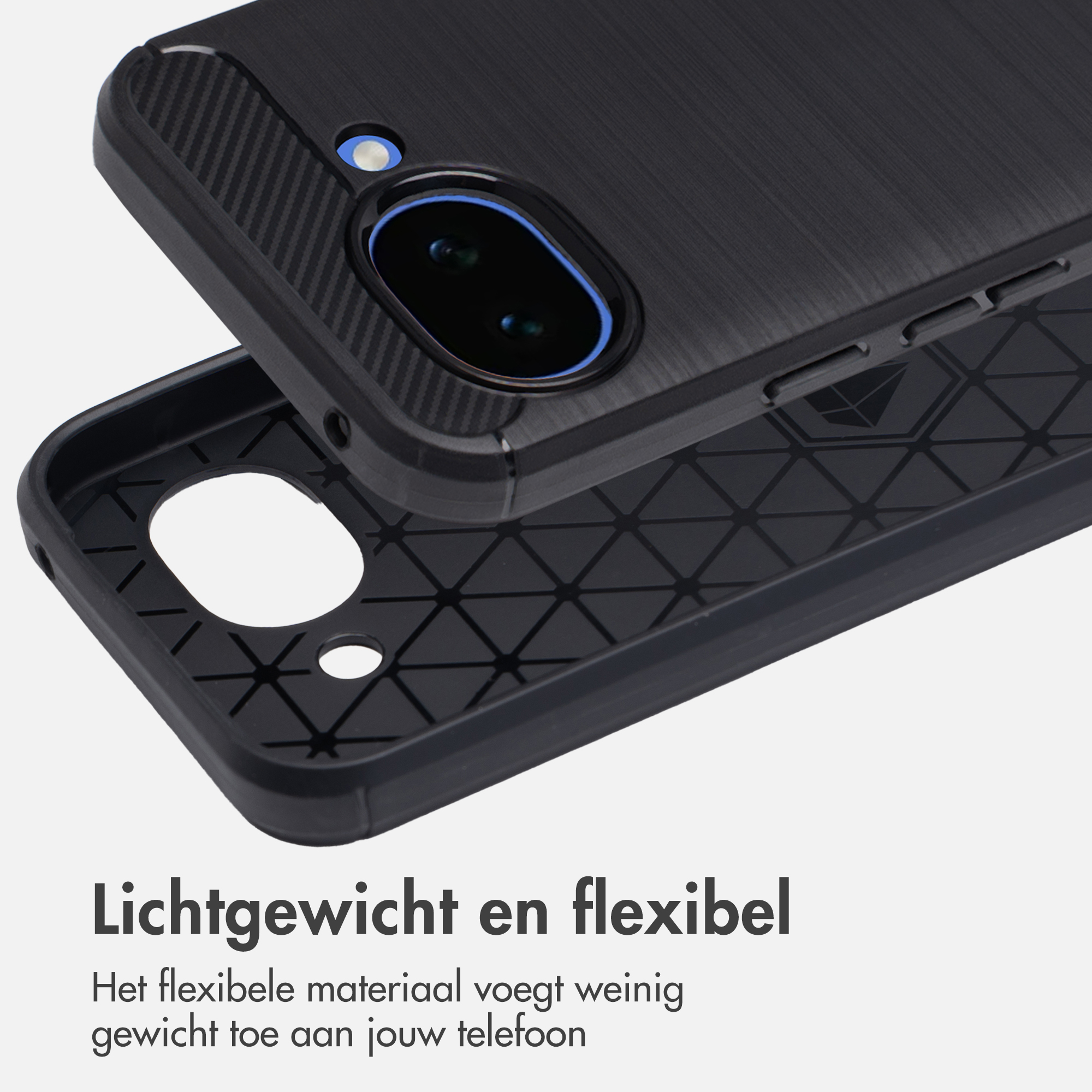 Zwarte telefoonhoes met koolstofvezelpatroon en camera-uitsparing.