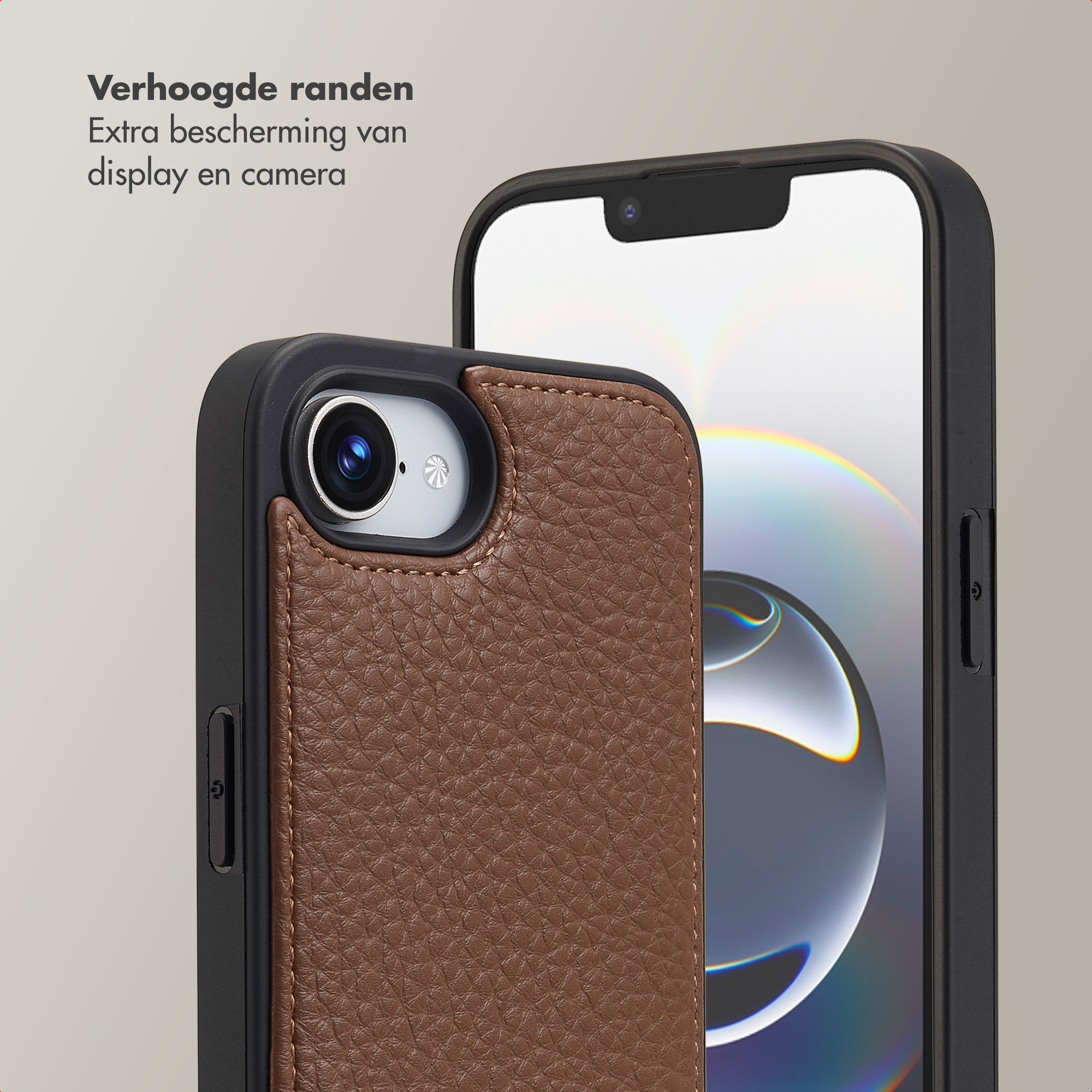 Bruine leren hoes voor smartphone met verhoogde randen voor camera en display.