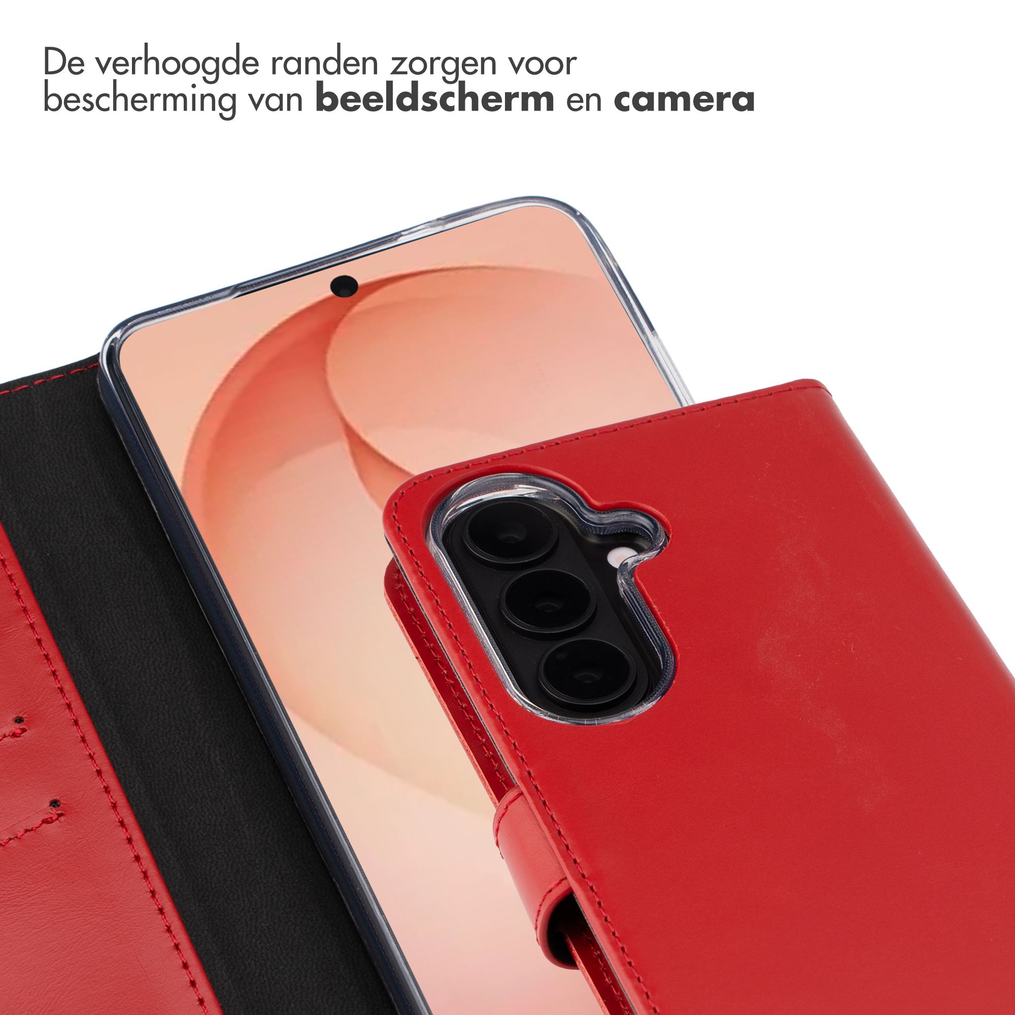 Rode telefoonhoes met cameragebied en scherm. Witte achtergrond.