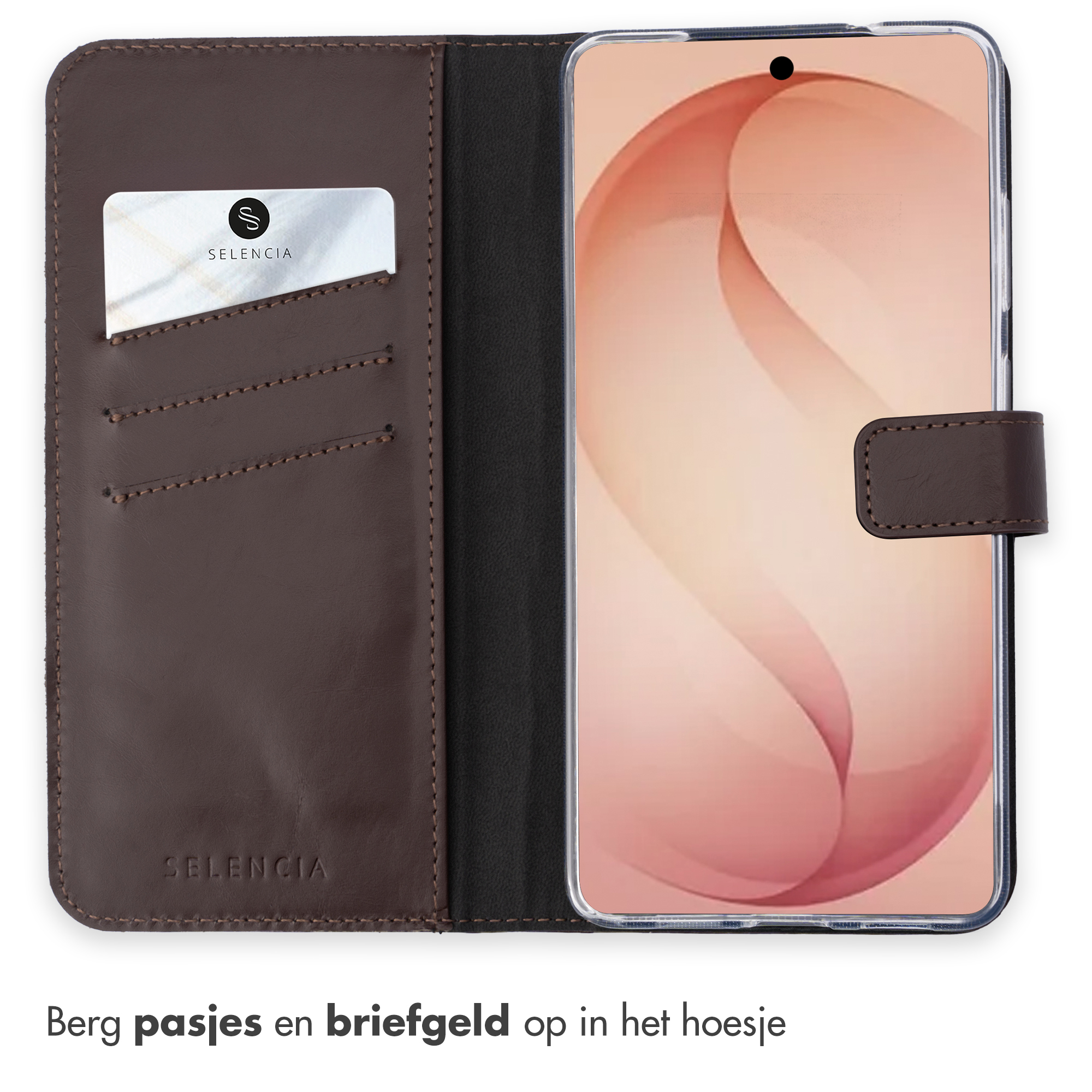 Bruine lederen telefoonhoes met kaartsleuven en een smartphone.