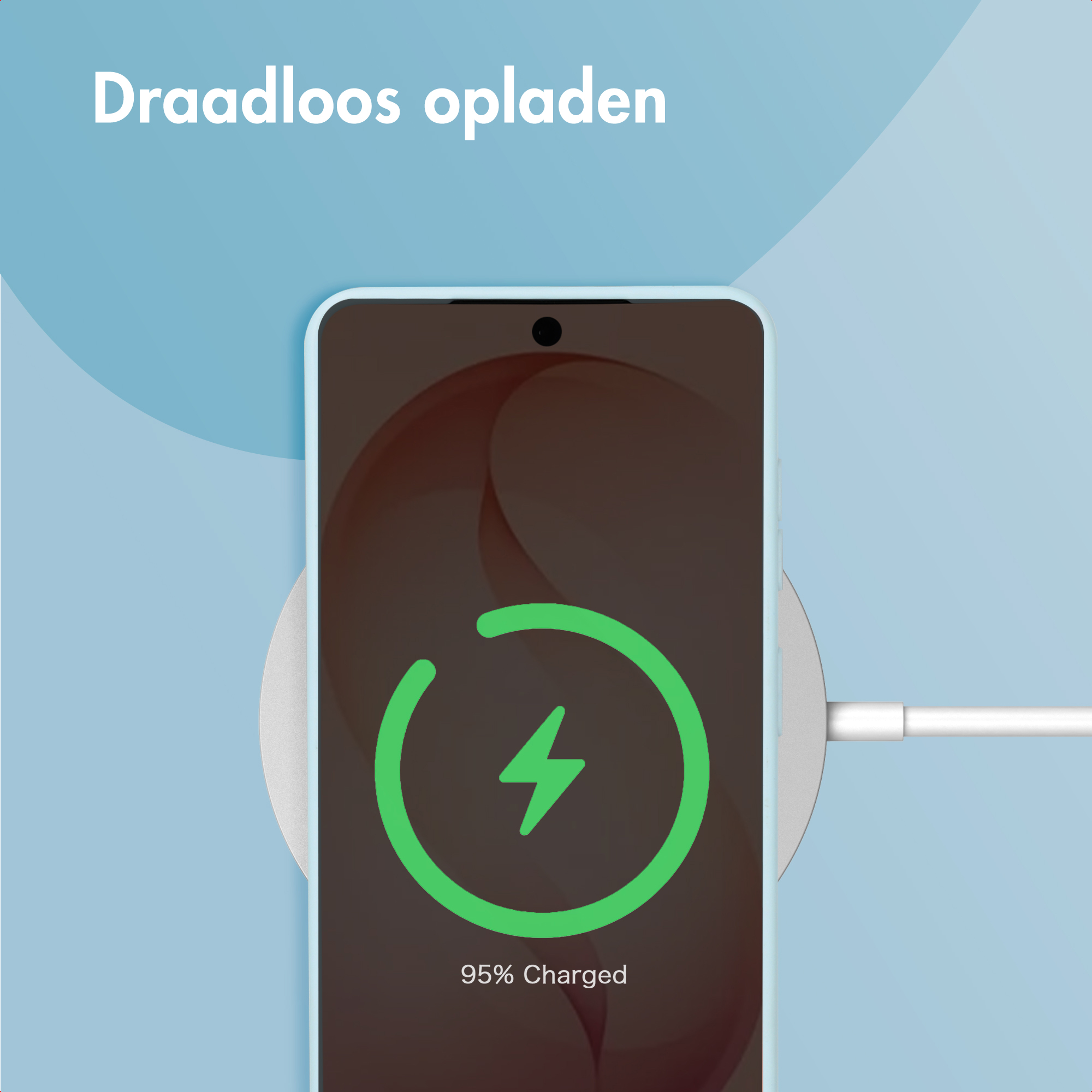 Ein Smartphone wird kabellos geladen, 95% erreicht.