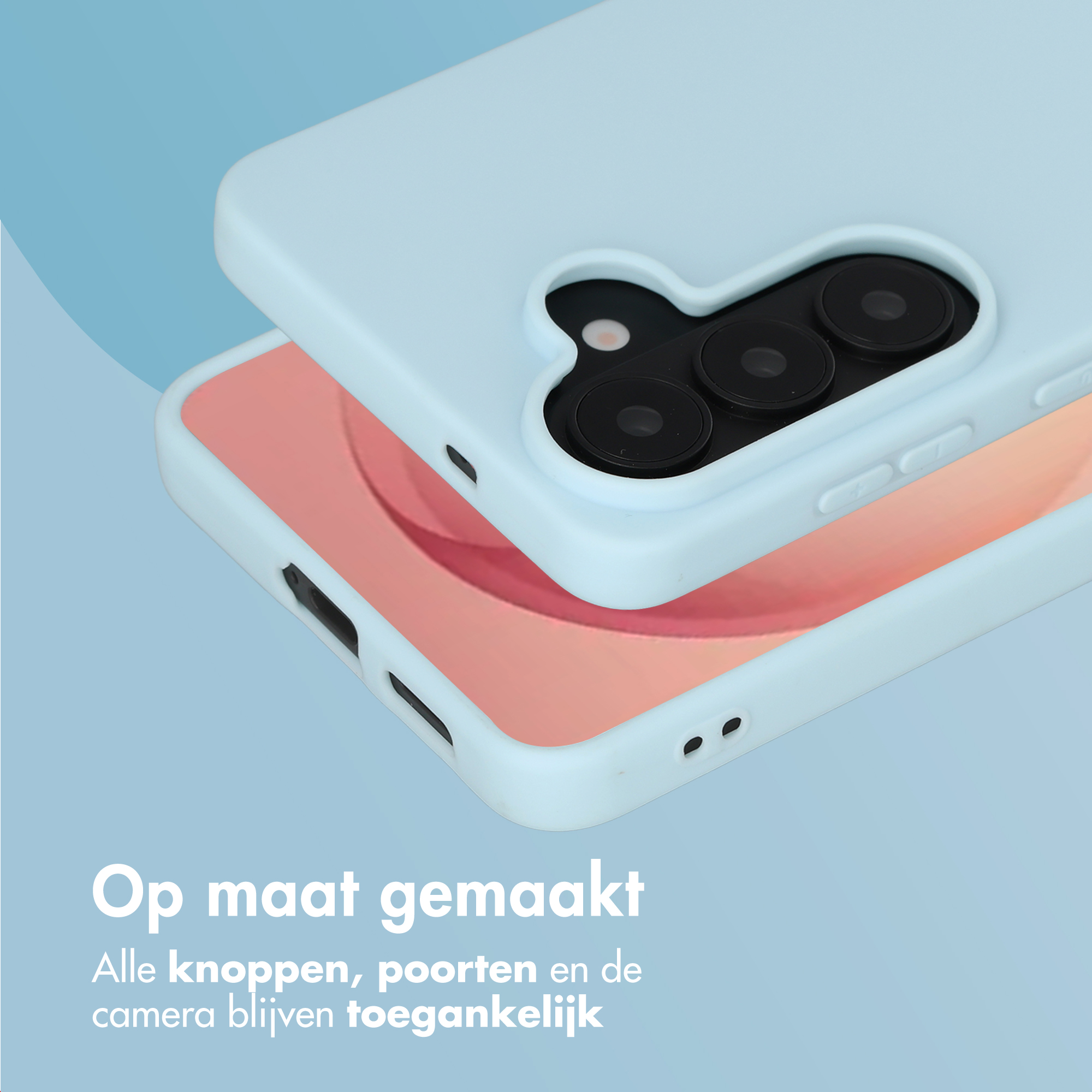 Ein hellblaues Handycover bedeckt ein Handy mit Korallen-Display. Nahaufnahme der Kamera.