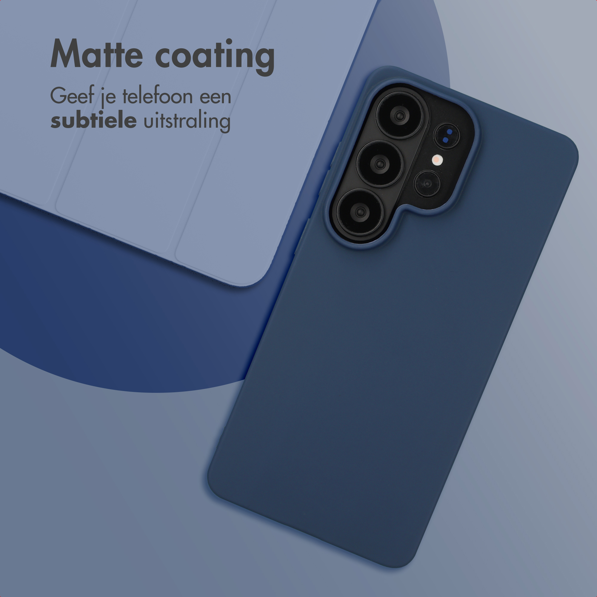Donkerblauwe telefoonhoes met matte afwerking en cameramodule.