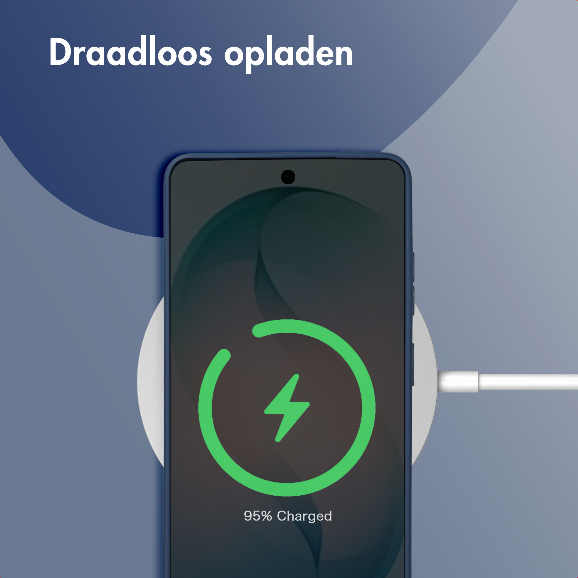Een smartphone wordt draadloos opgeladen, 95%.