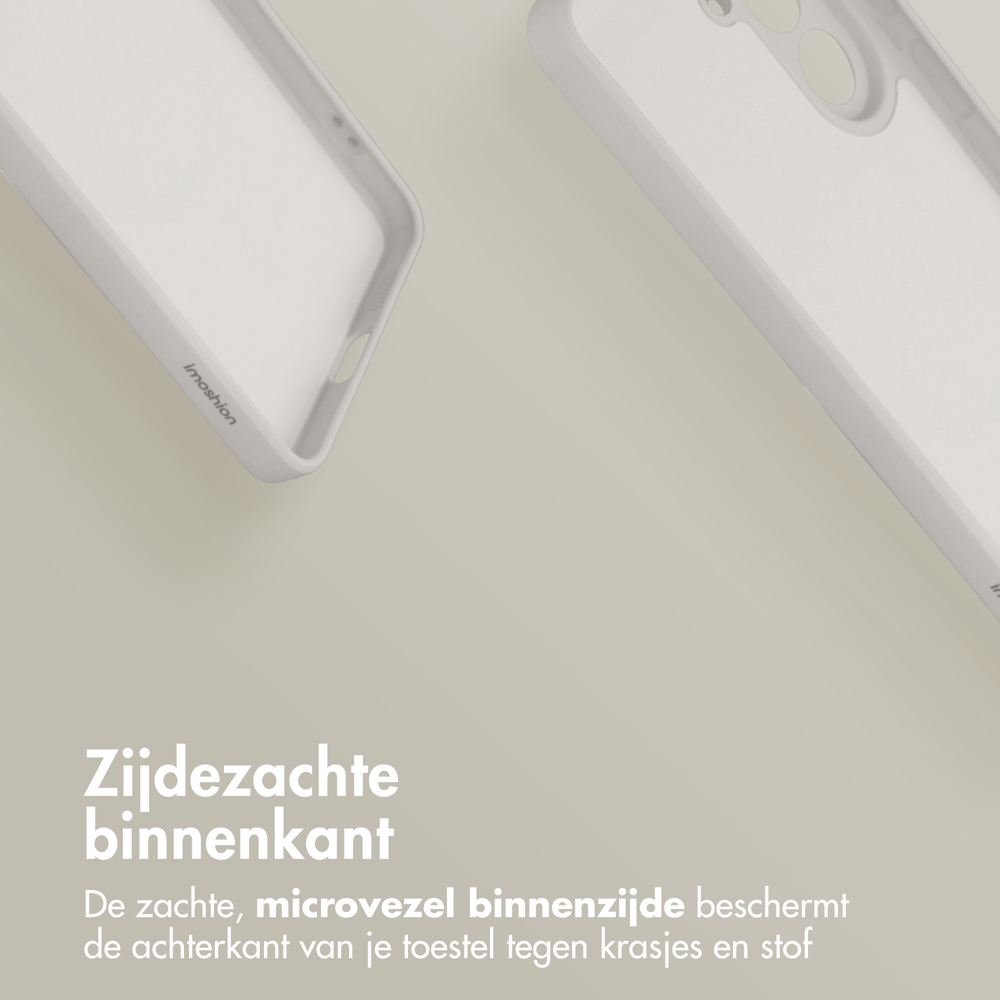 Deux coques de téléphone blanches en gros plan. L'intérieur est doux.