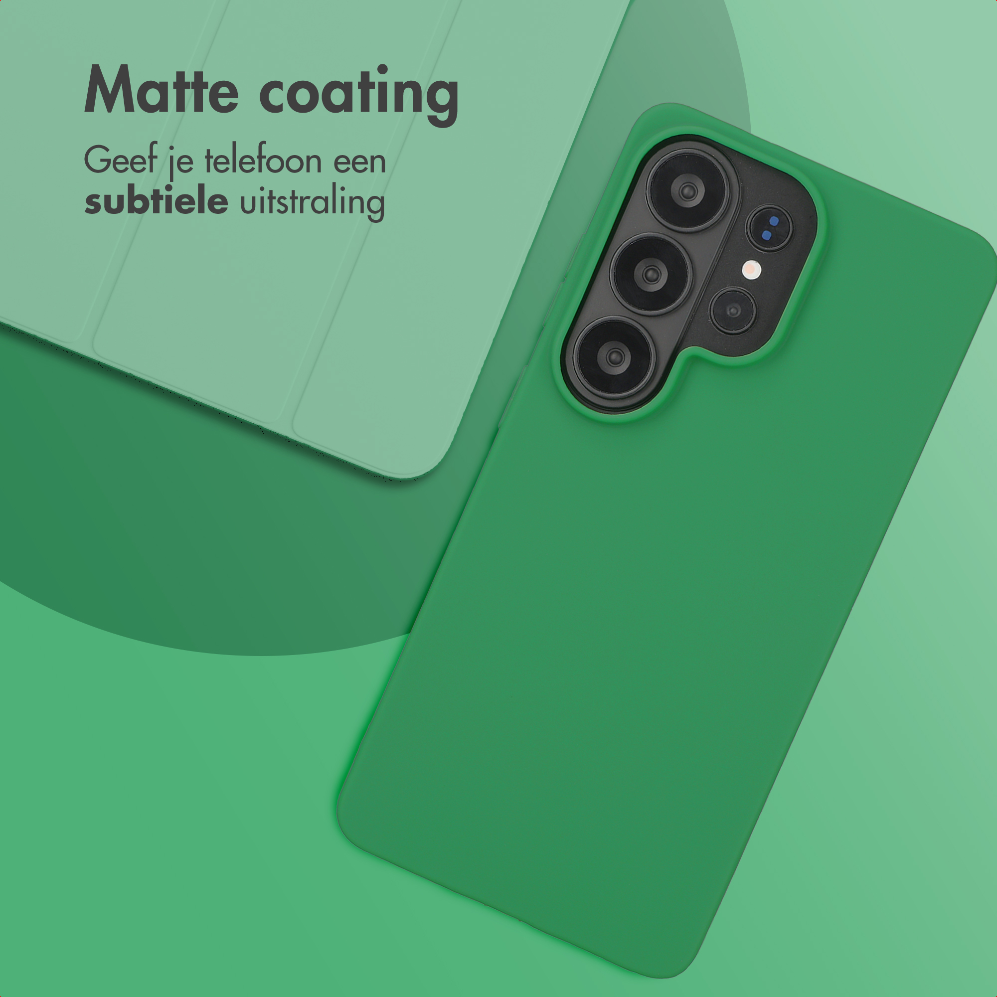 Groene telefoonhoes met cameramodule en tekst in het Nederlands.