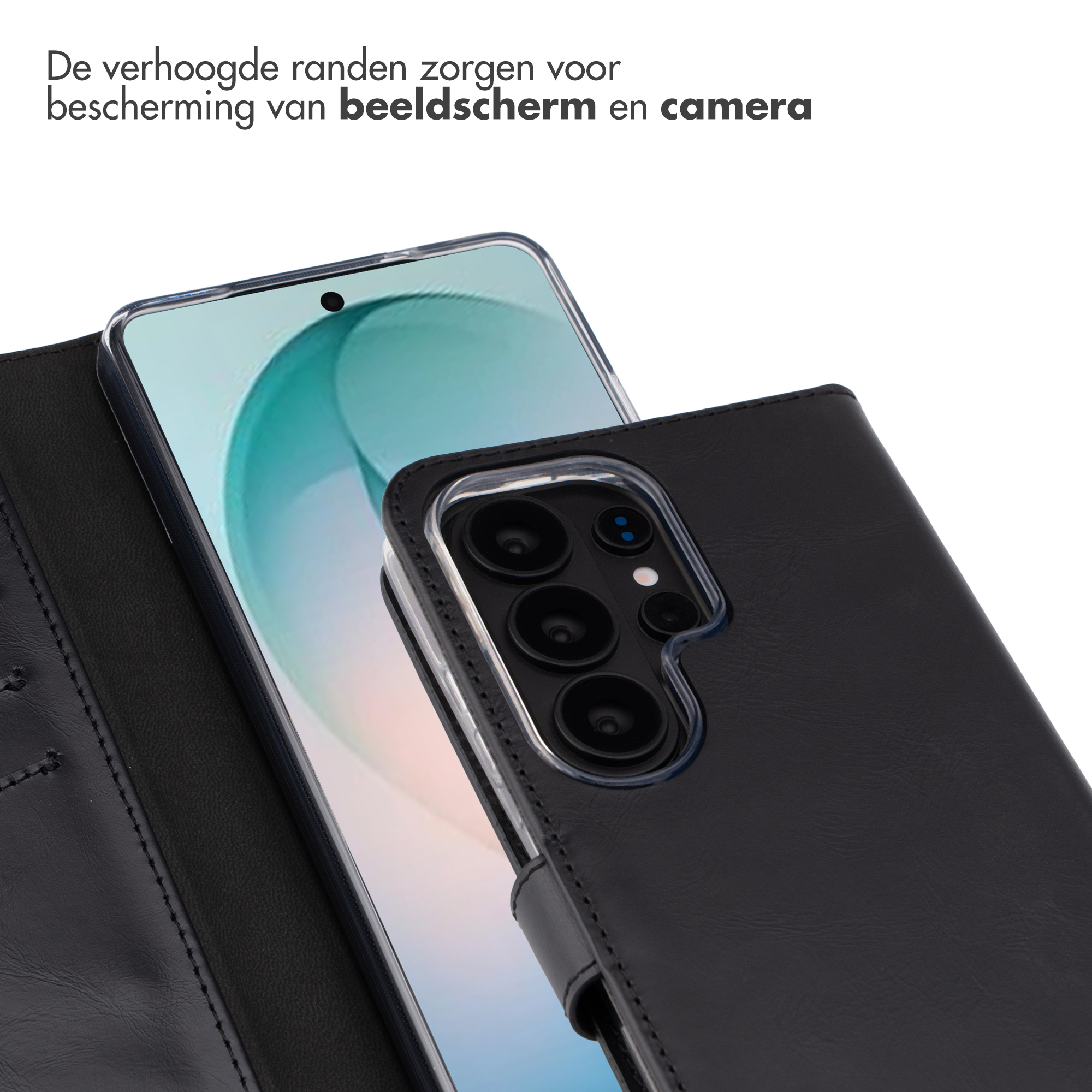 Zwarte telefoon in hoesje, met verhoogde randen ter bescherming van scherm en camera.
