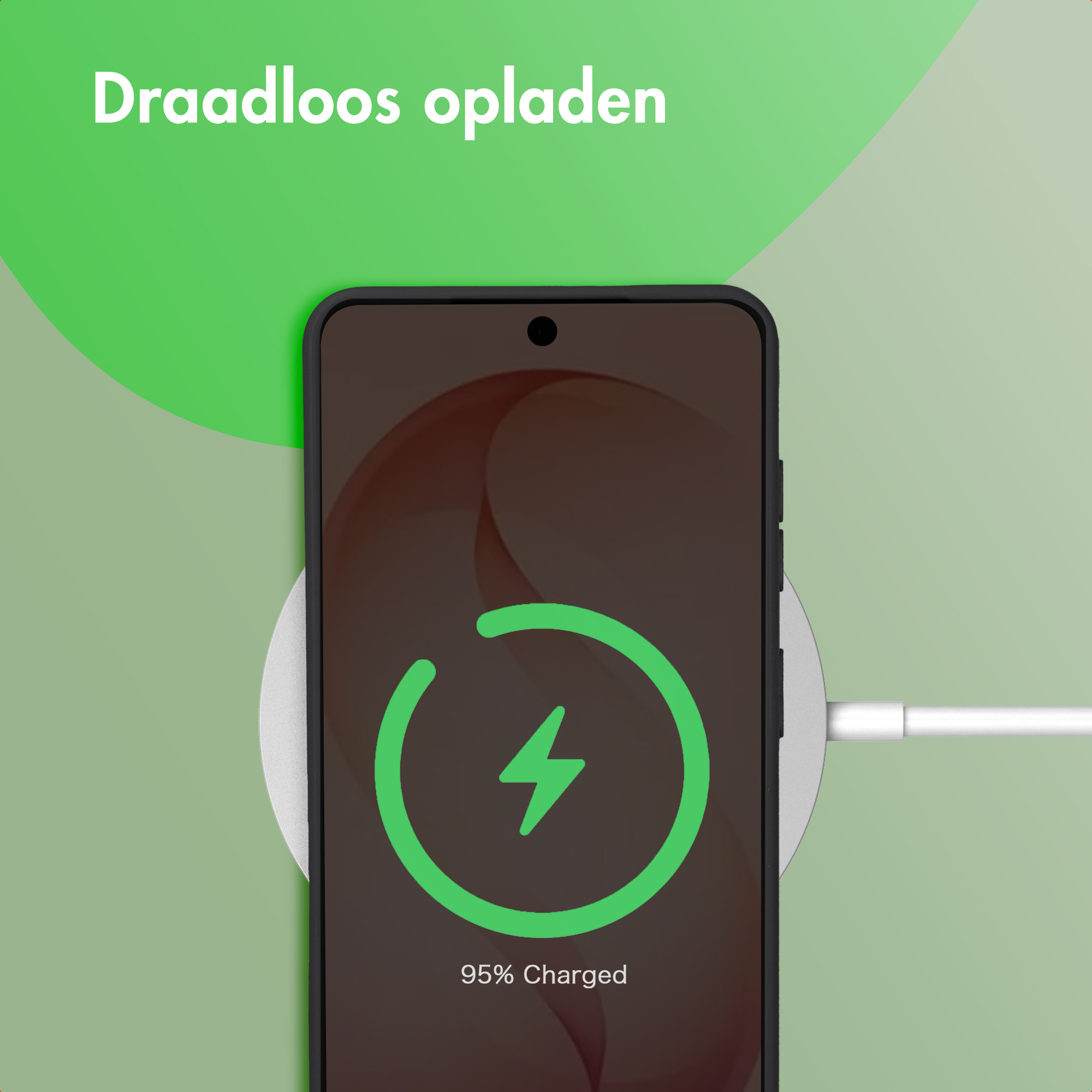 Een smartphone wordt draadloos opgeladen op een pad.