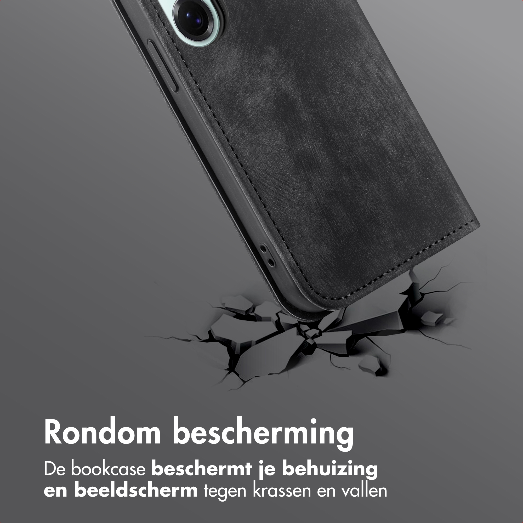 Zwart telefoonhoesje valt op gebarsten grond. Biedt bescherming.