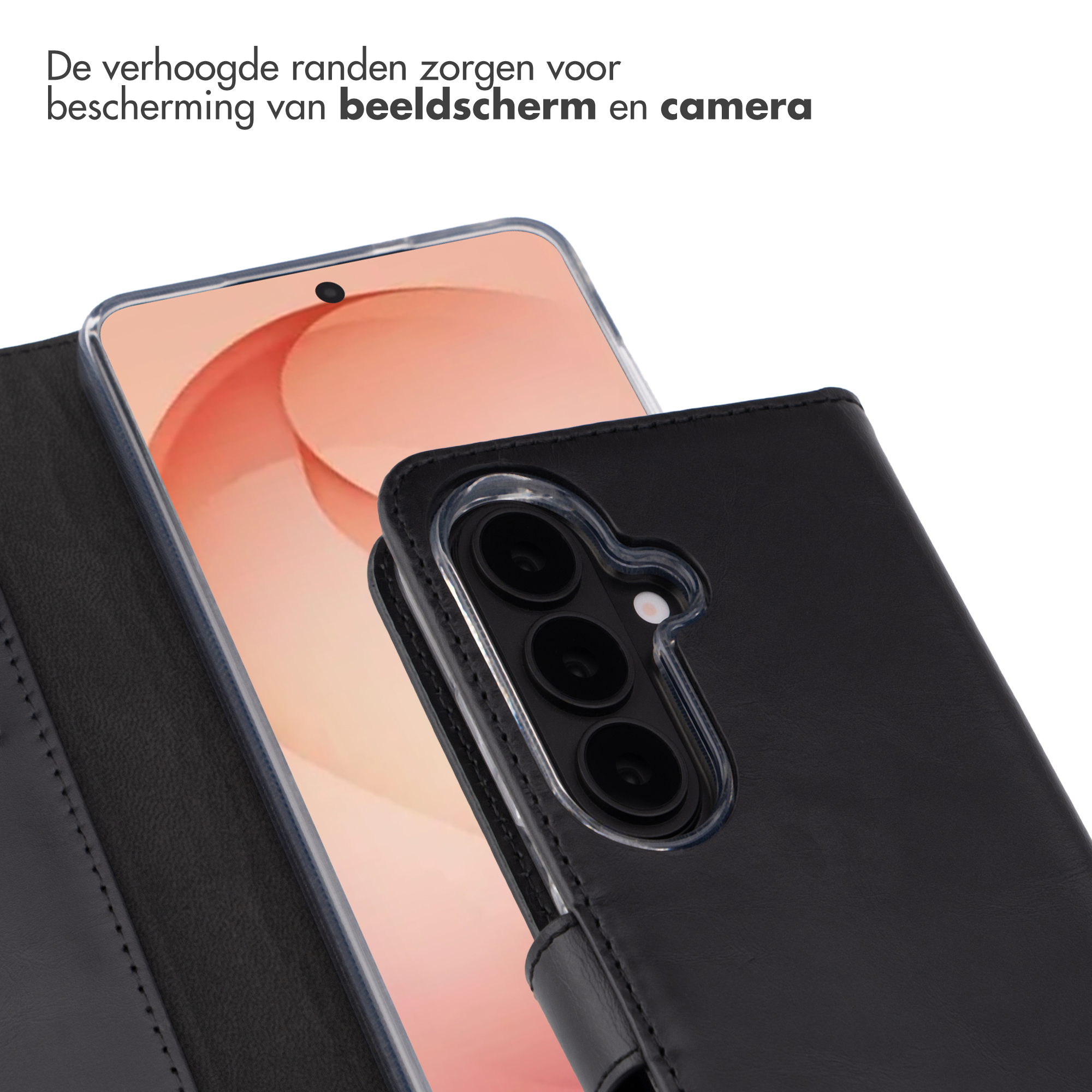 Zwart telefoonhoesje met drie cameralenzen en een scherm.