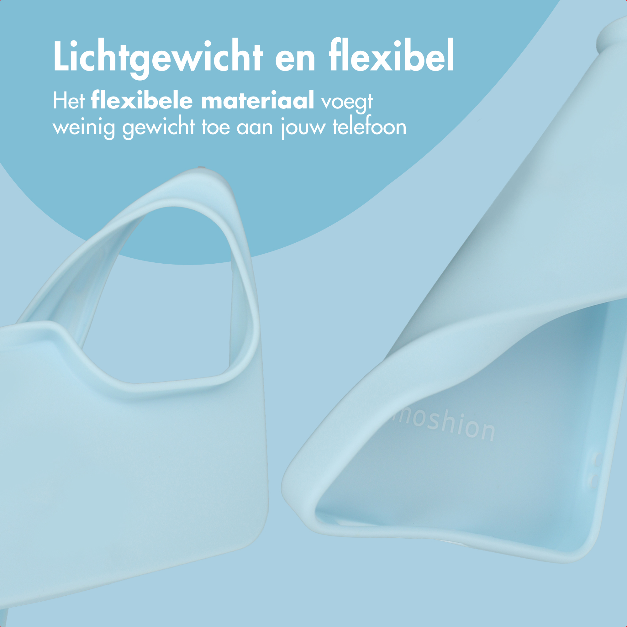 Lichtblauwe telefoonhoesjes gedetailleerd, één met logo.