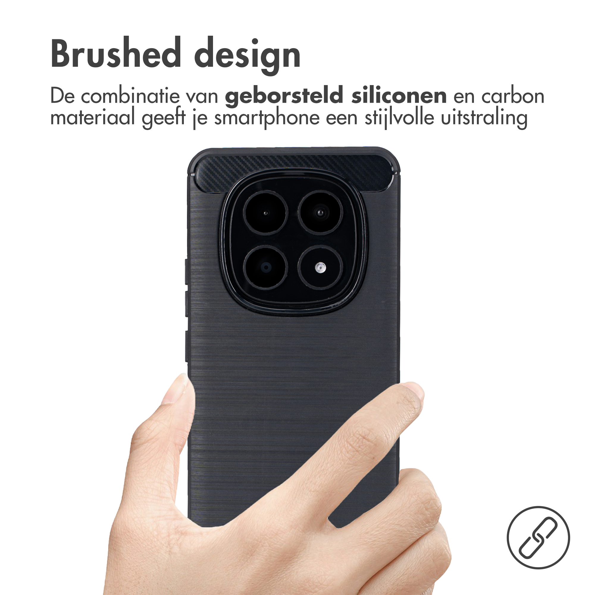Een hand houdt een zwarte smartphone met geborsteld design vast.