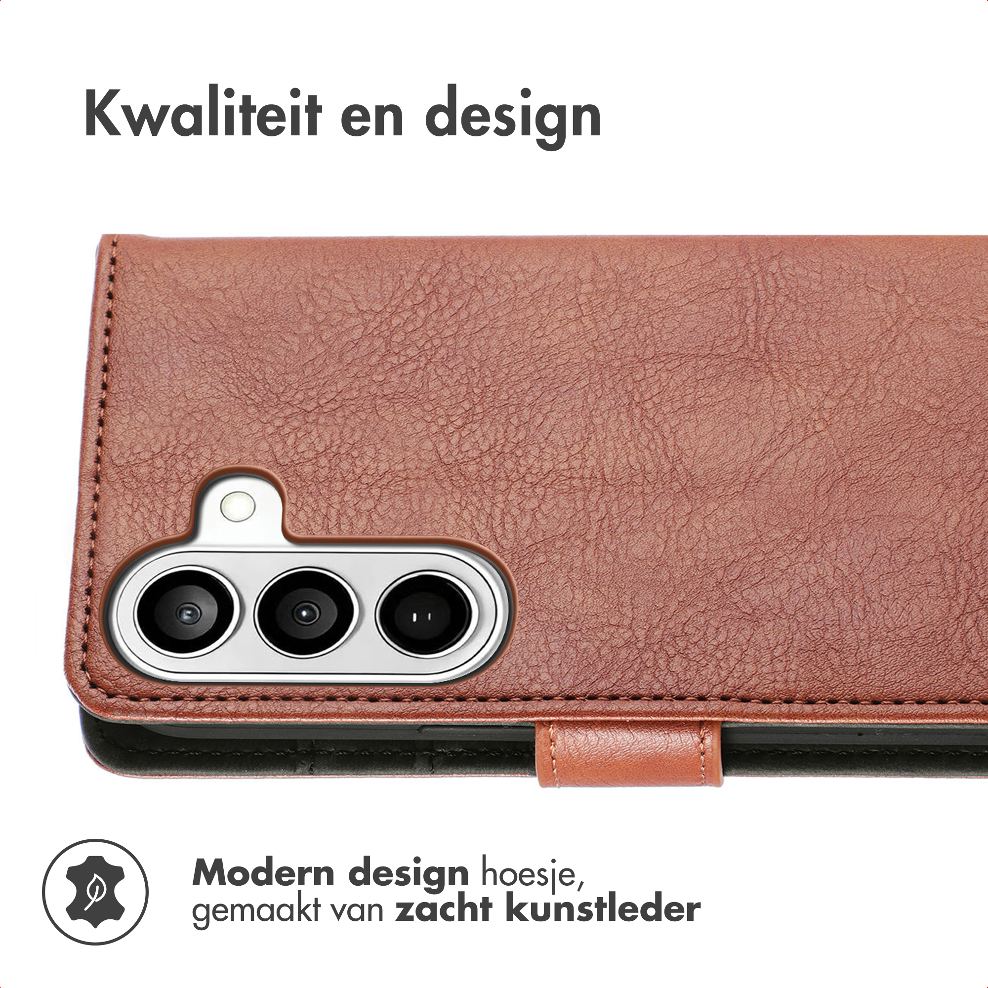 Bruine kunstleren telefoonhoes met camera-uitsparing en tekst.