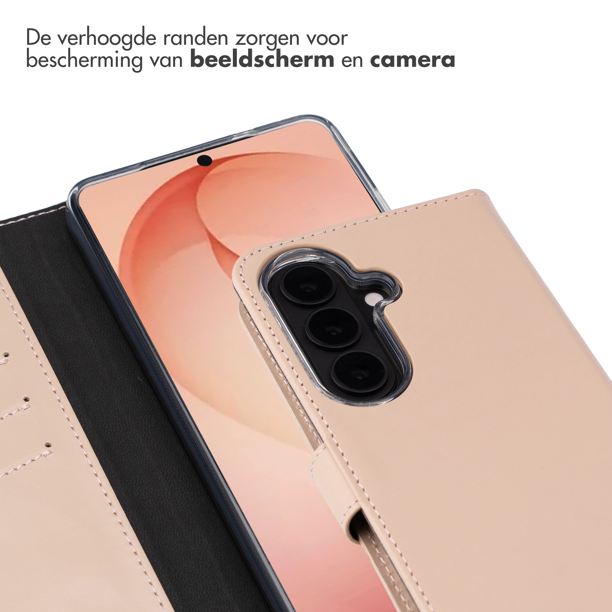 Beige telefoonhoes met cameradetail en zichtbaar scherm.