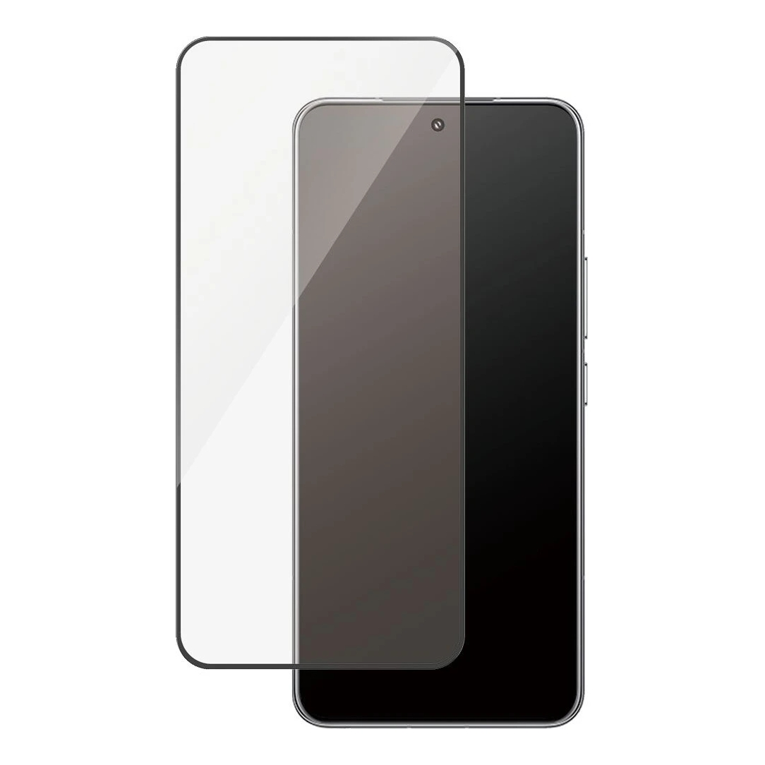 Un protecteur d'écran transparent repose sur un smartphone noir.