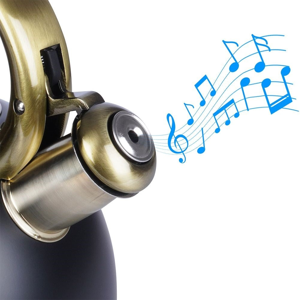 Un hervidor de latón con notas musicales saliendo de su pico.