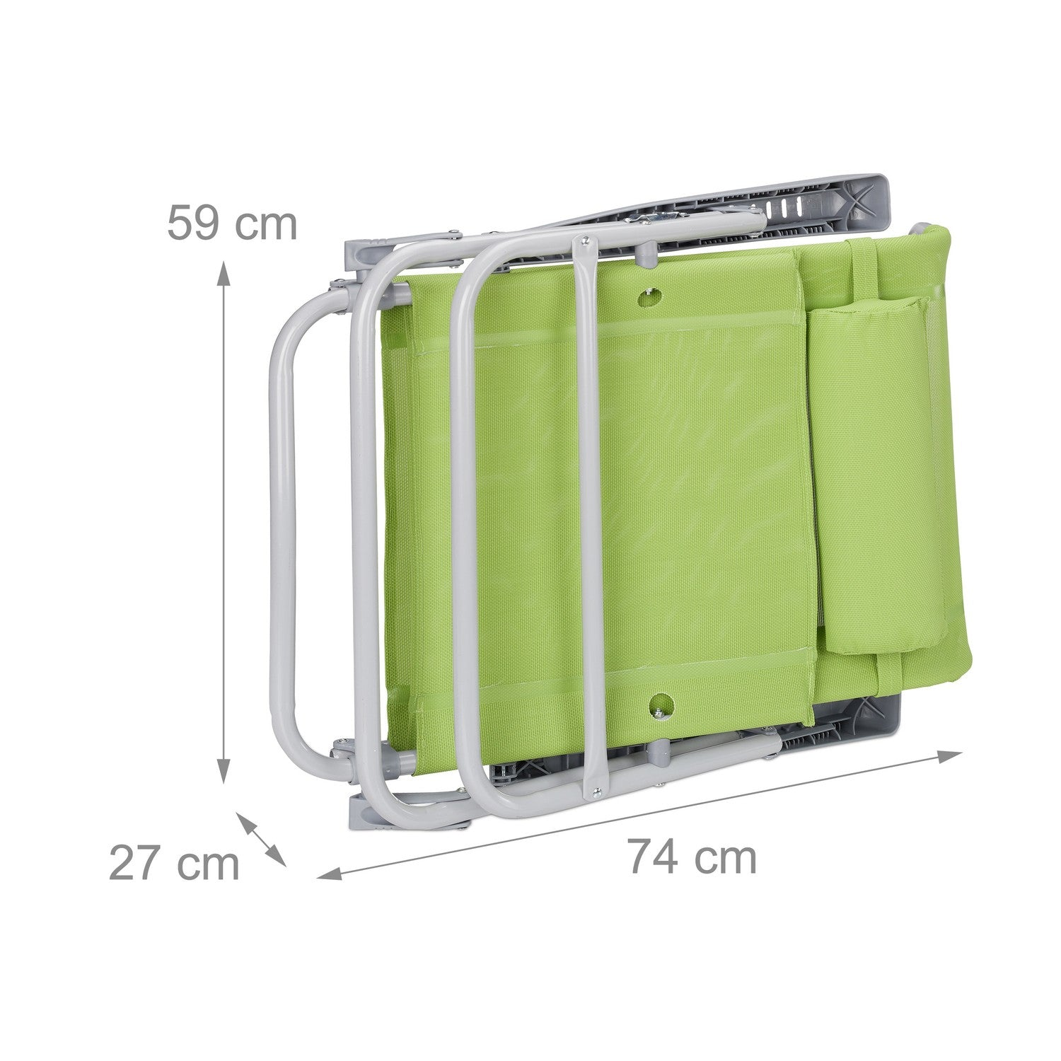Una silla plegada verde con marco metálico, mostrando medidas.