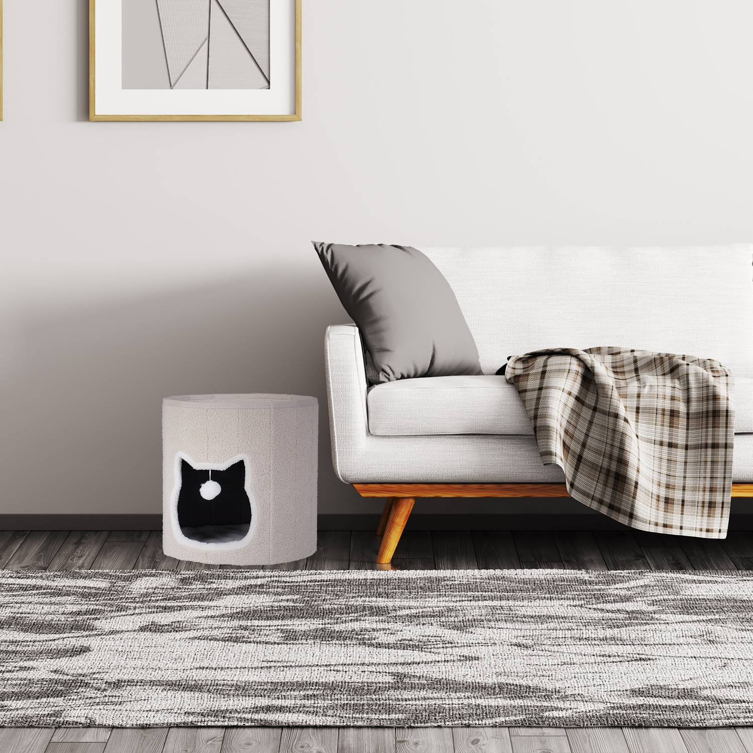 Un cubo para gatos beige con recorte de cara de gato sobre una alfombra estampada.